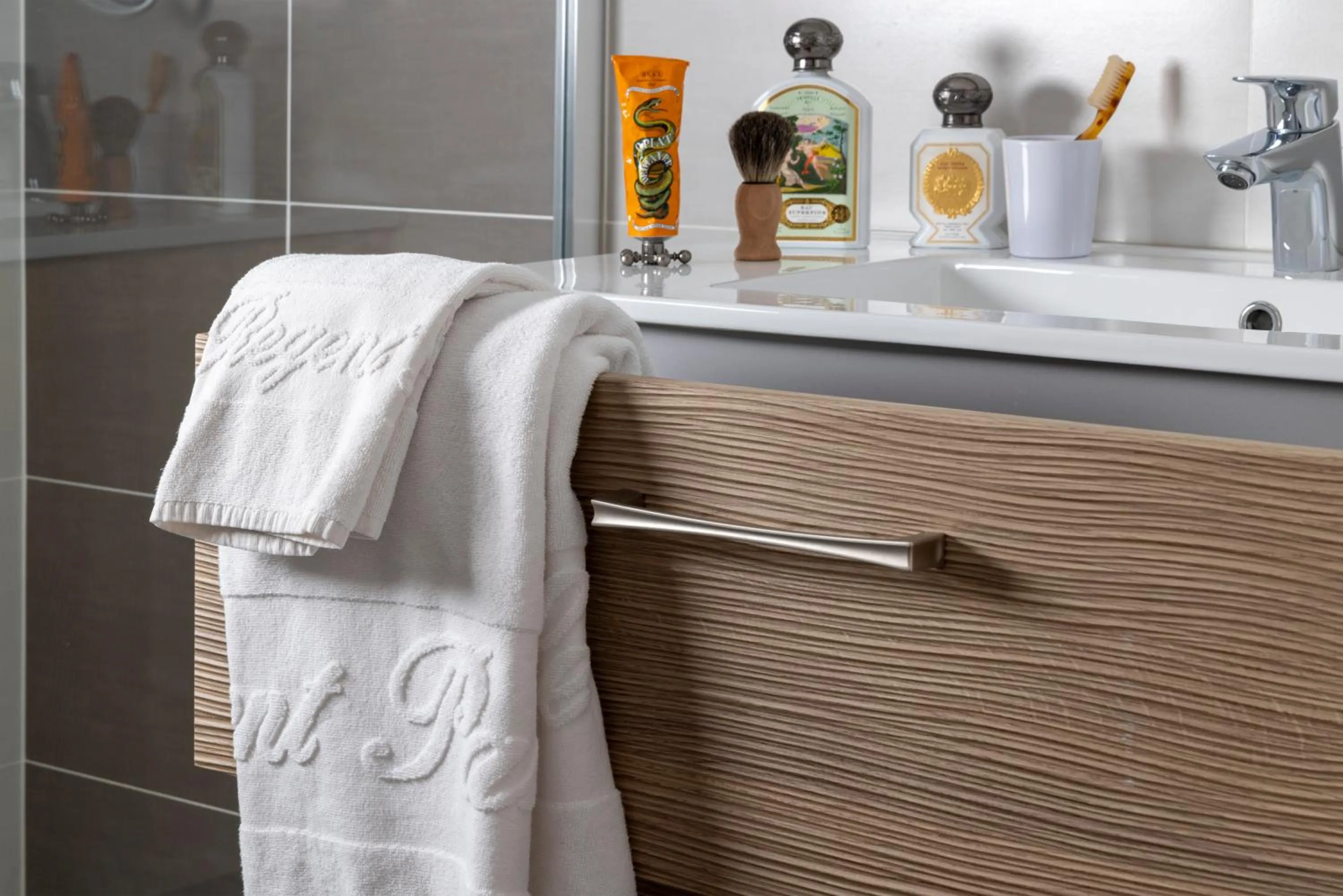 Bathroom in Hôtel Le Regent Paris