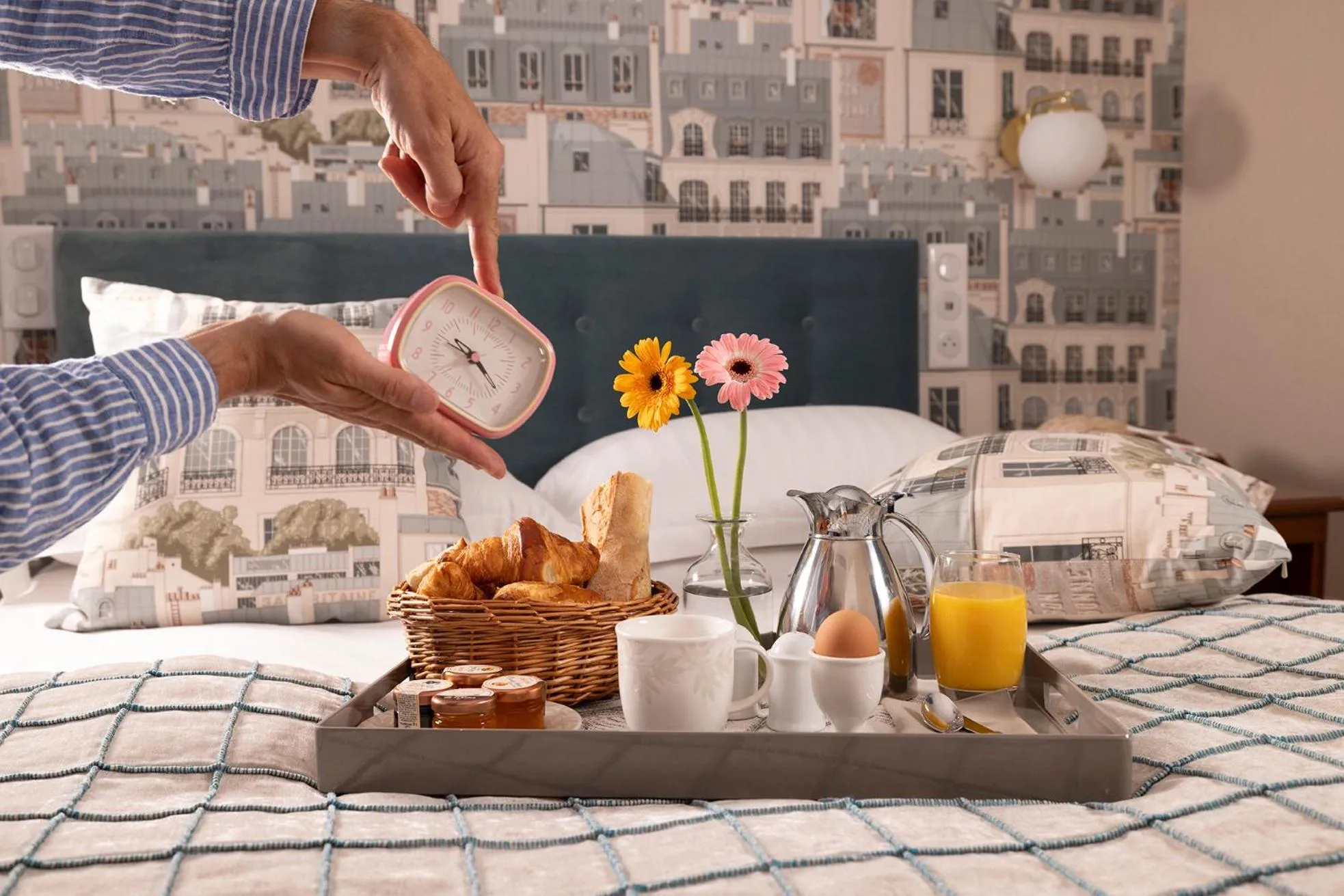 Bedroom, Bed in Hôtel Le Regent Paris