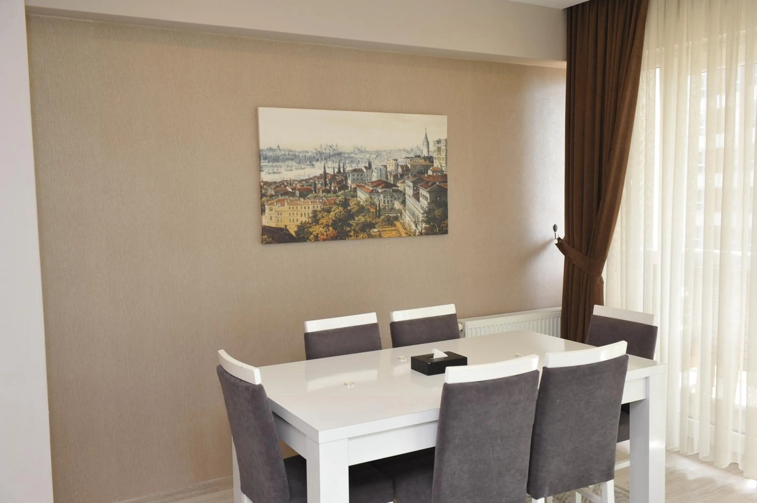 Food in Qamar Prestige Suites