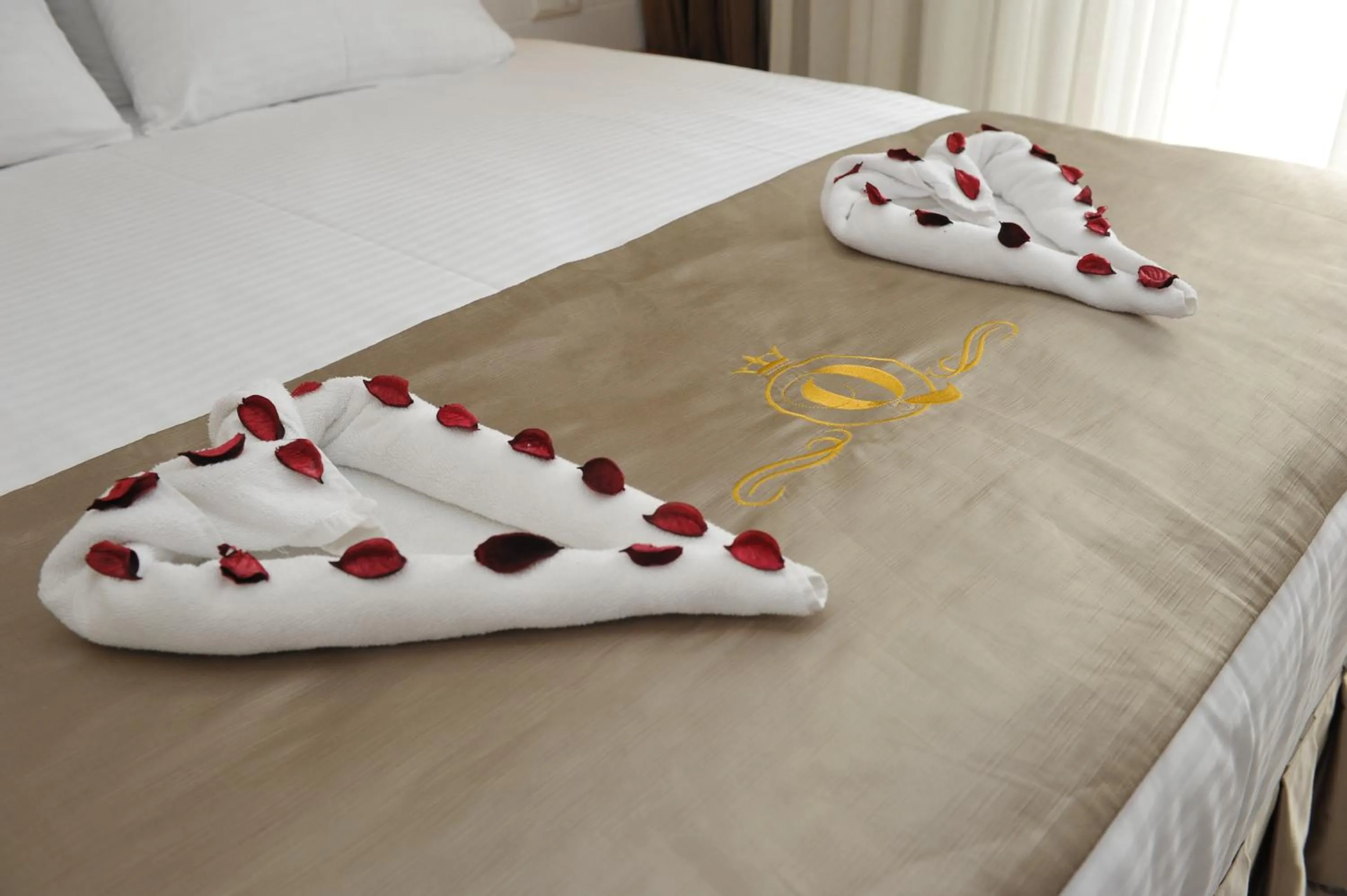 Decorative detail, Bed in Qamar Prestige Suites
