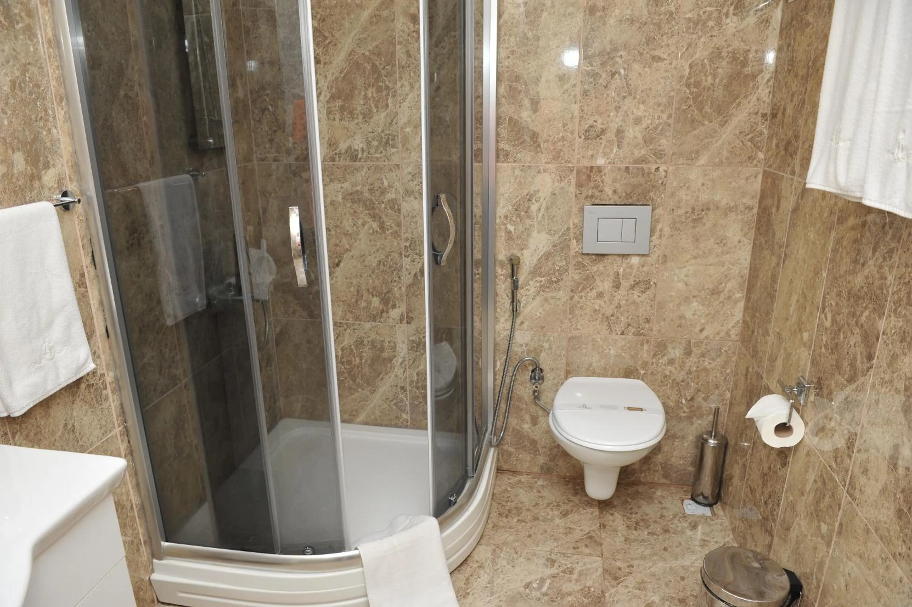 Bathroom in Qamar Prestige Suites