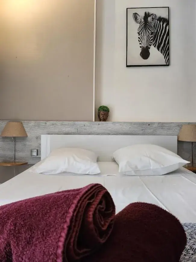 Bedroom, Bed in Ariane Hôtel Bedroom, Bed in Ariane Hôtel