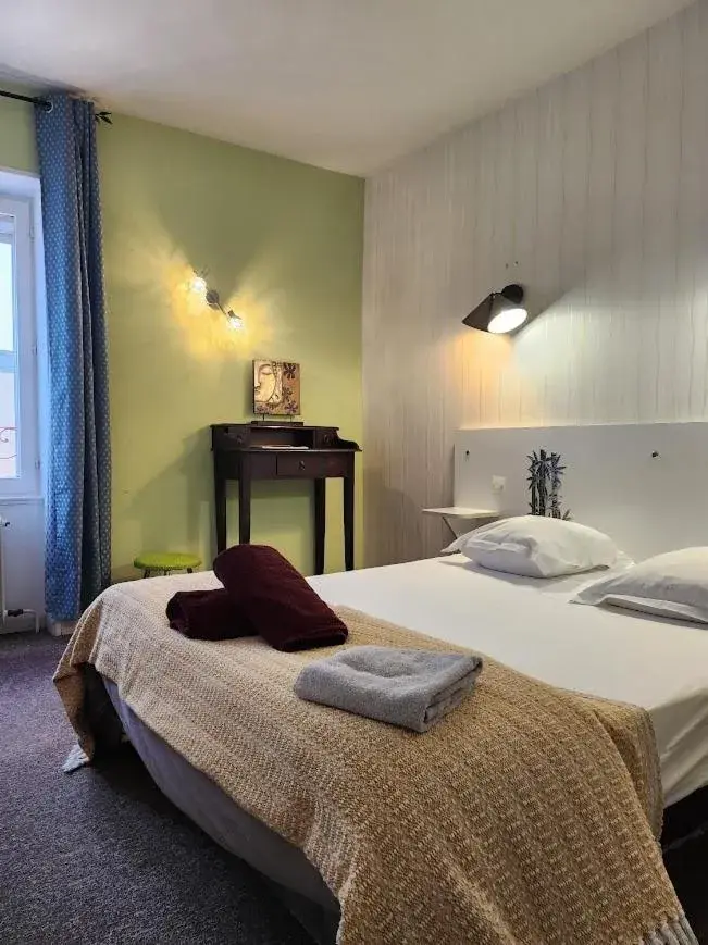 Bedroom, Bed in Ariane Hôtel Bedroom, Bed in Ariane Hôtel