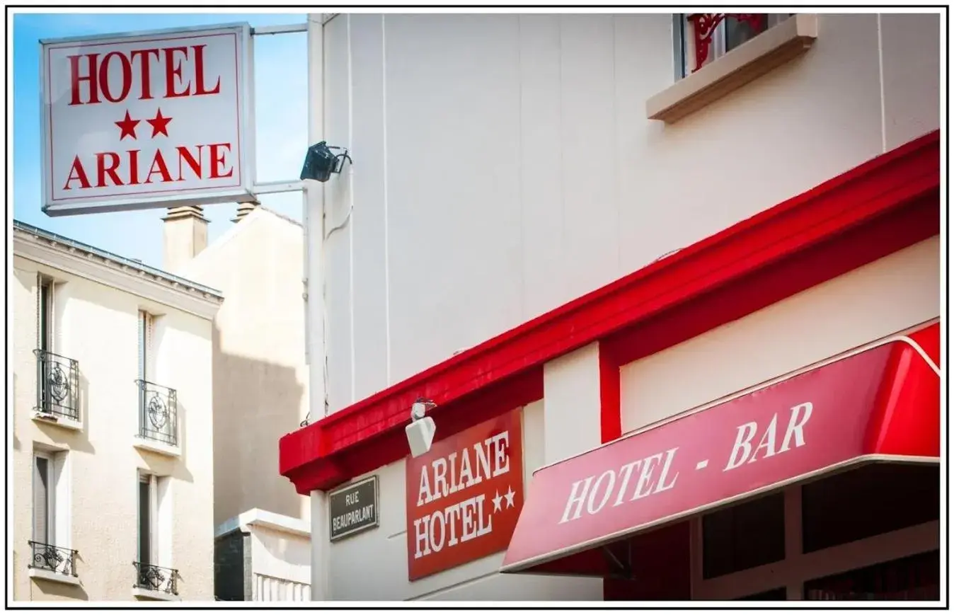 Property building in Ariane Hôtel Property building in Ariane Hôtel