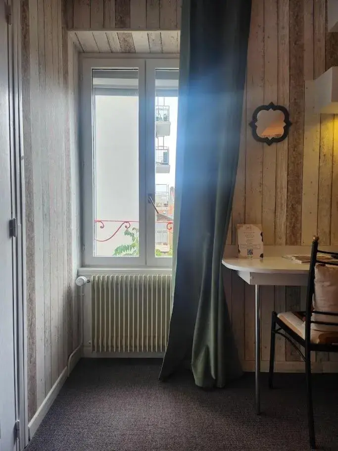 Bedroom in Ariane Hôtel Bedroom in Ariane Hôtel