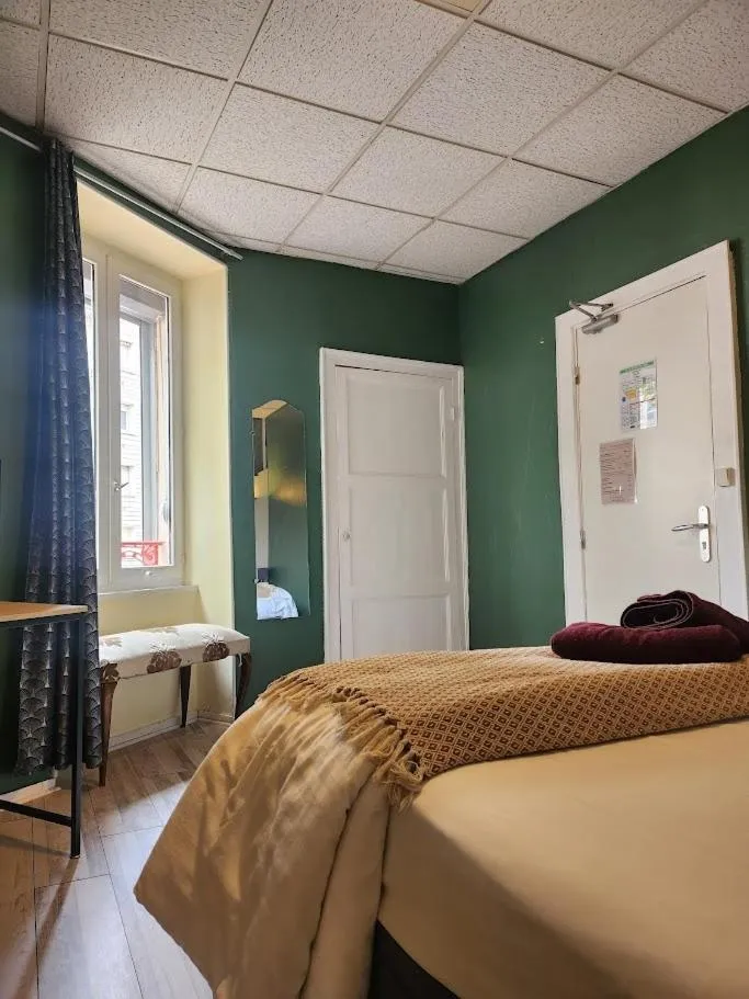 Bedroom, Bed in Ariane Hôtel