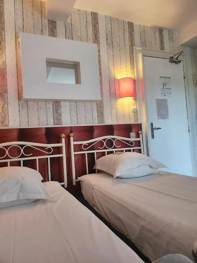 Bedroom, Bed in Ariane Hôtel