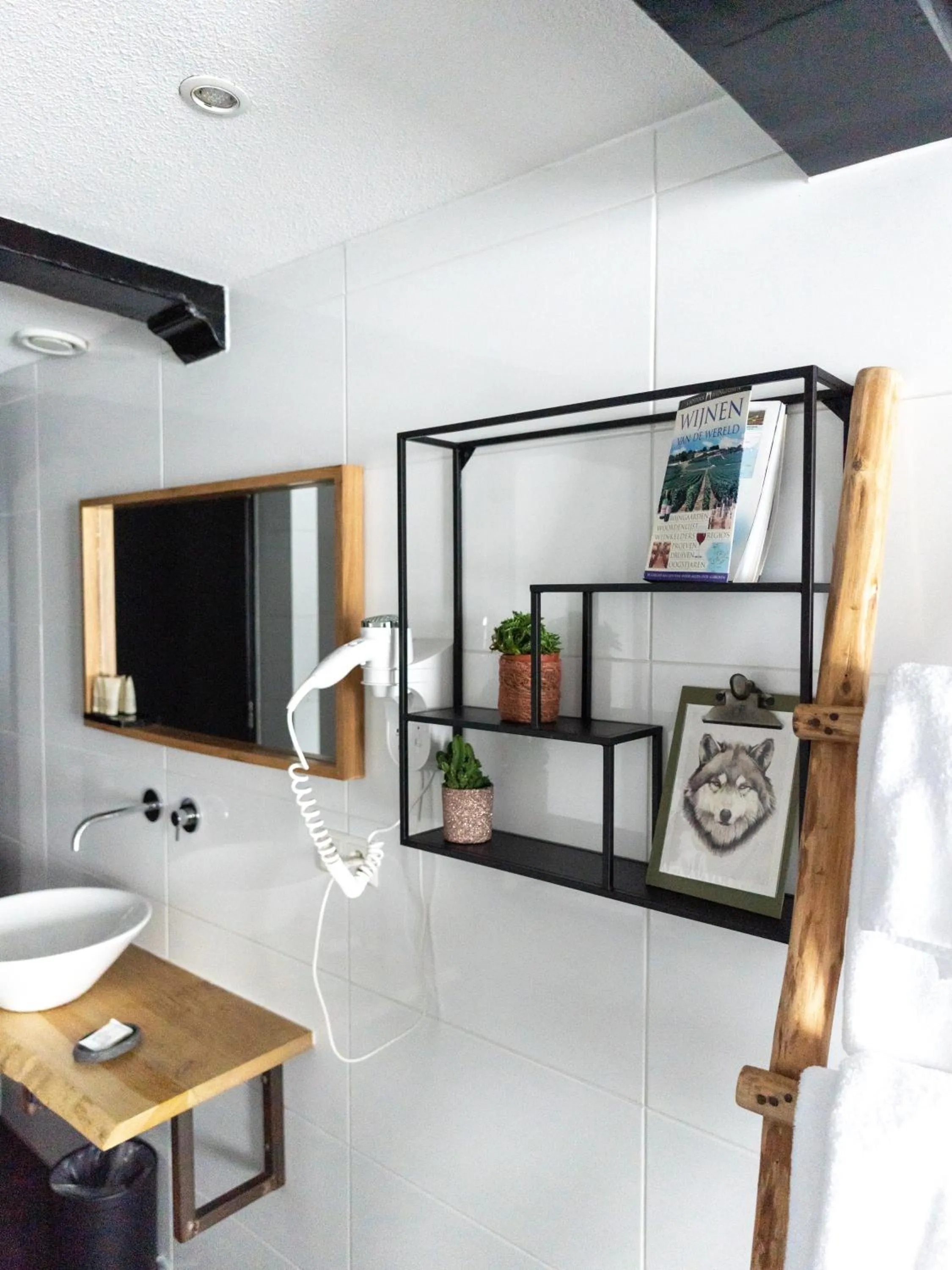 Decorative detail in Wolf Hotel Kitchen & Bar