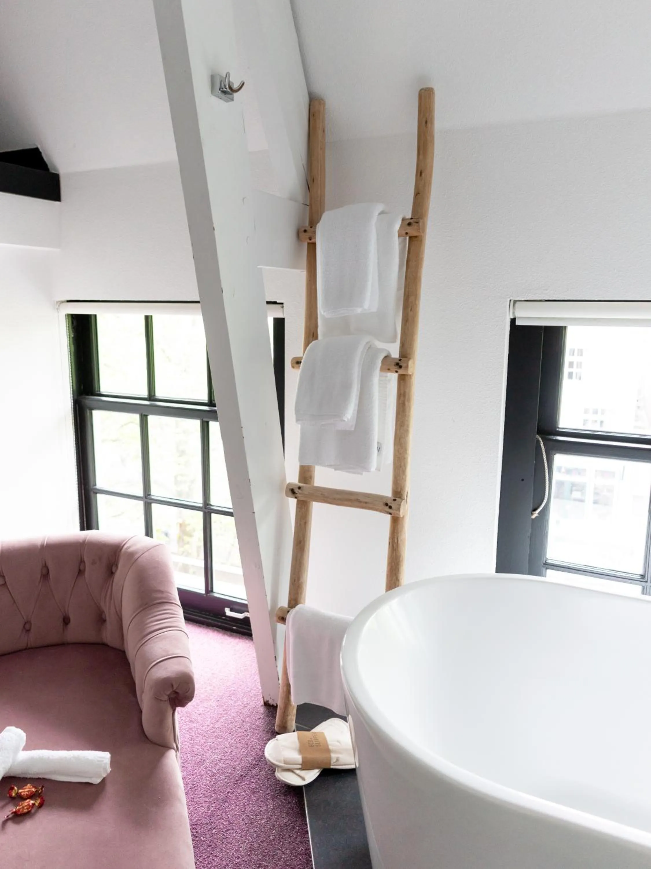 Bathroom in Wolf Hotel Kitchen & Bar