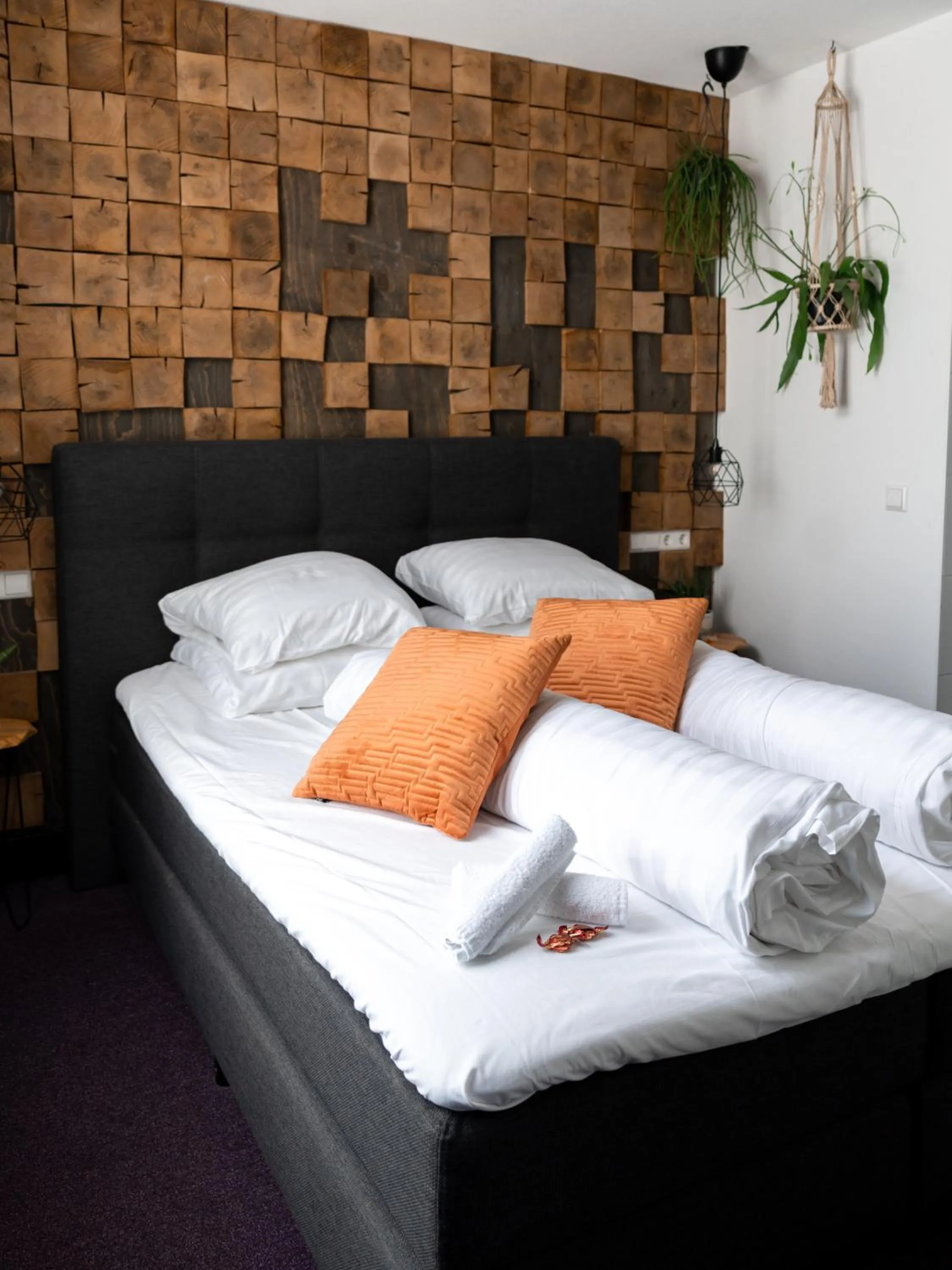 Bed in Wolf Hotel Kitchen & Bar