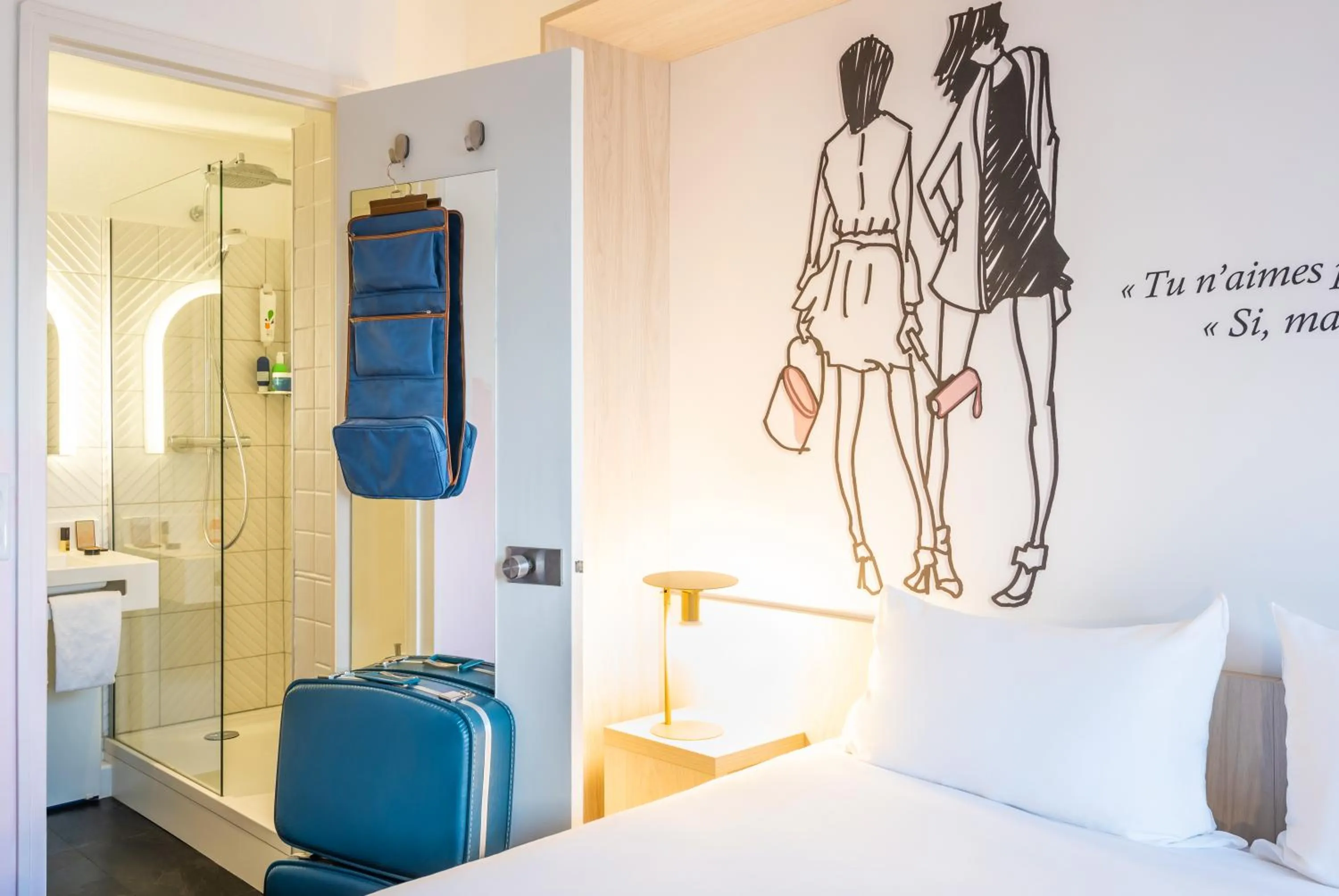 Shower, Bed in ibis Styles Sceaux Paris Sud