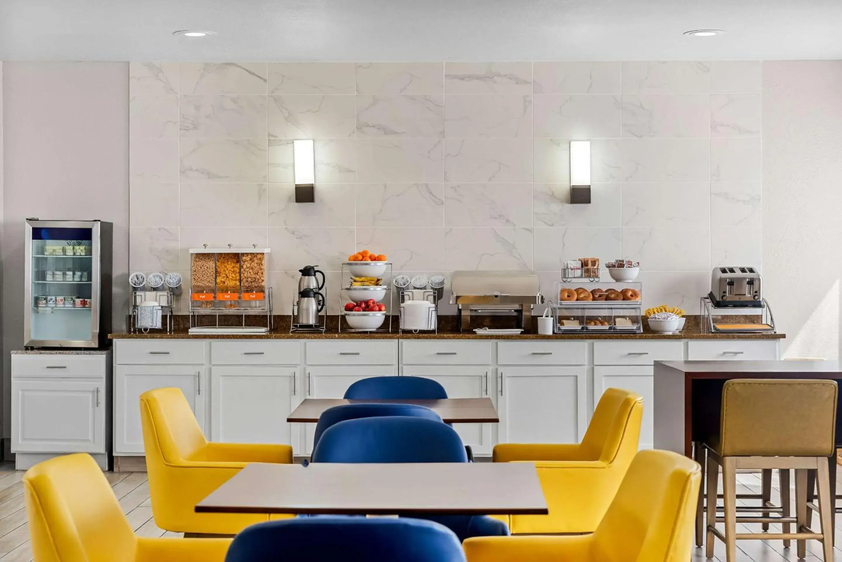 Breakfast in Comfort Suites Denver North - Westminster Breakfast in Comfort Suites Denver North - Westminster