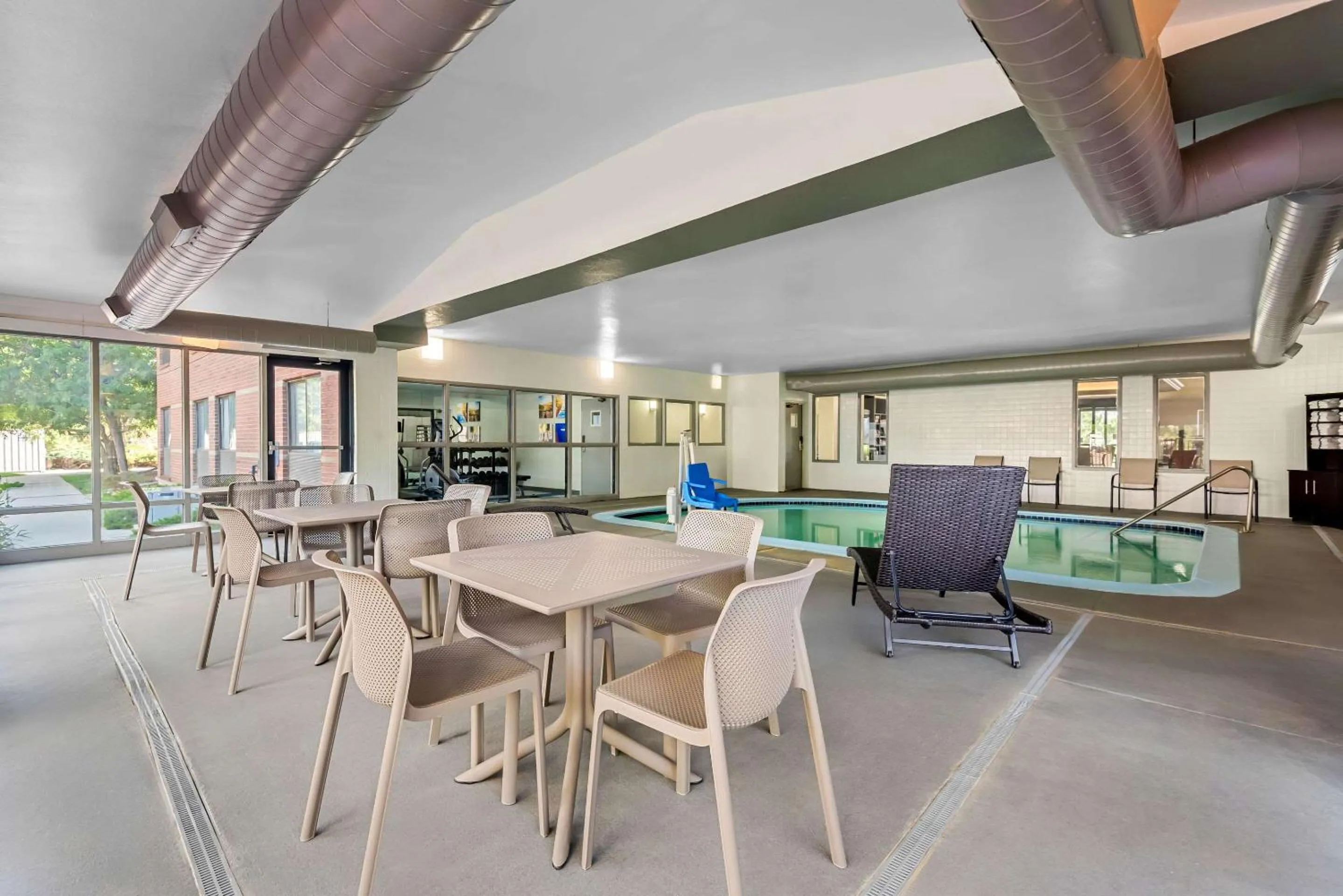 Swimming pool in Comfort Suites Denver North - Westminster