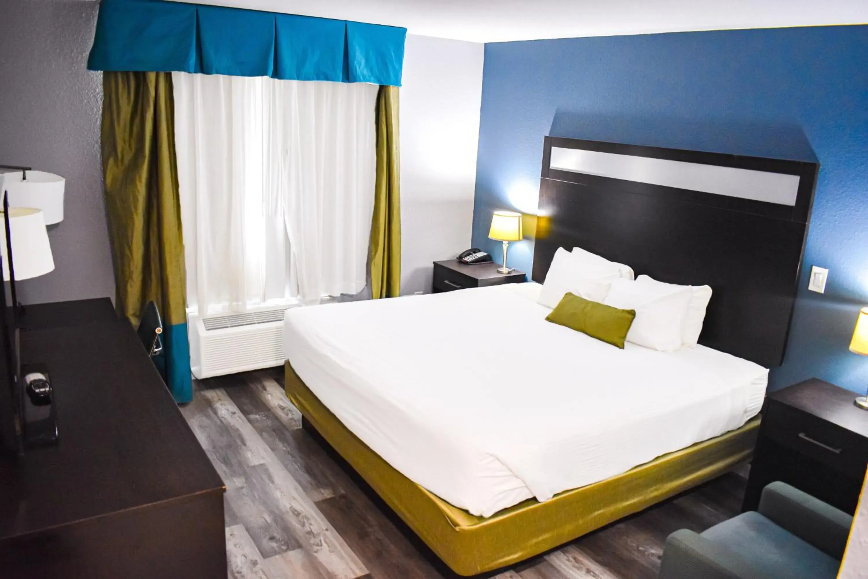 King Room - Non-Smoking in Baymont by Wyndham Midland Center King Room - Non-Smoking in Baymont by Wyndham Midland Center