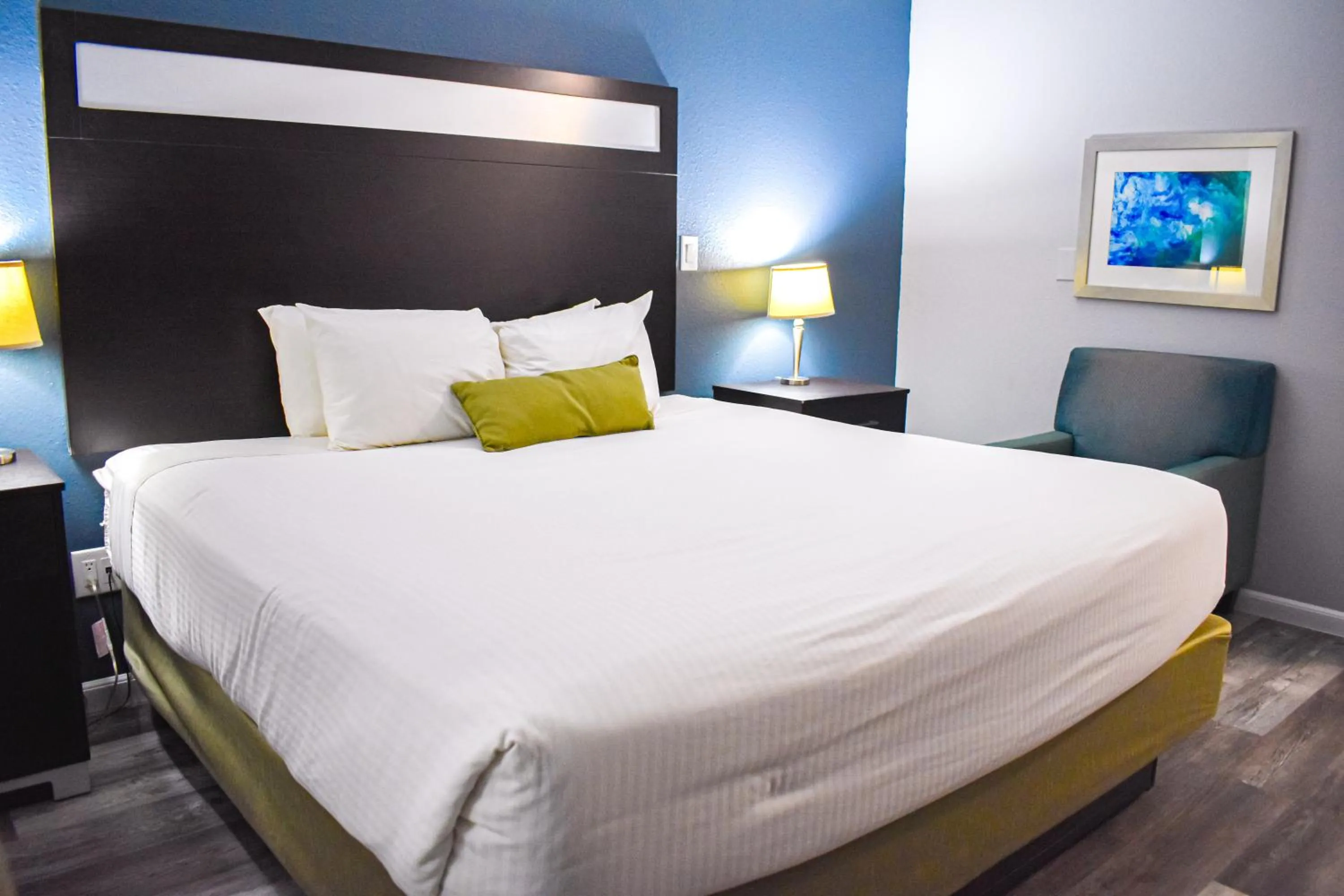 Bedroom, Bed in Baymont by Wyndham Midland Center