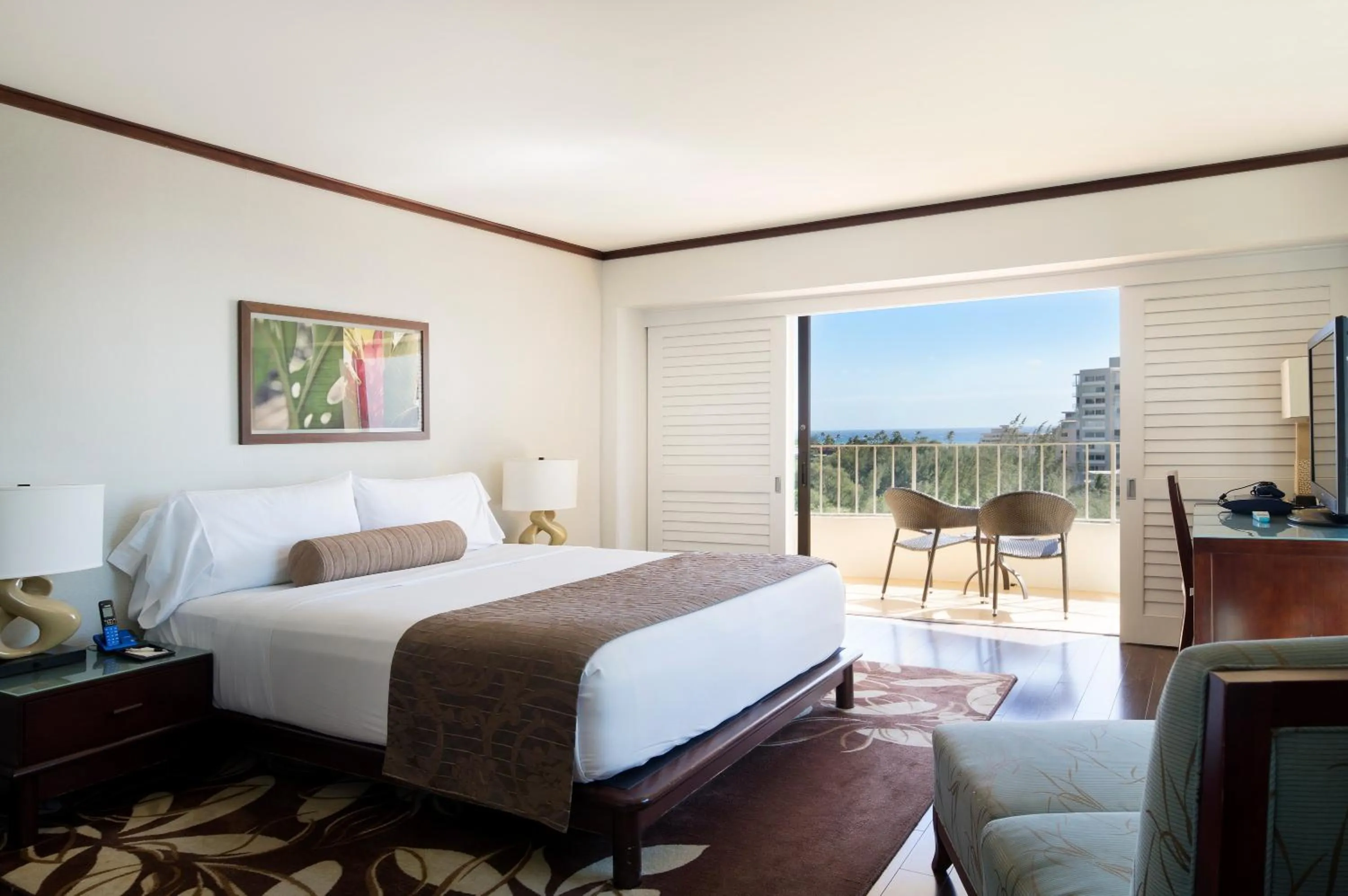 View (from property/room), Bed in Lotus Honolulu at Diamond Head