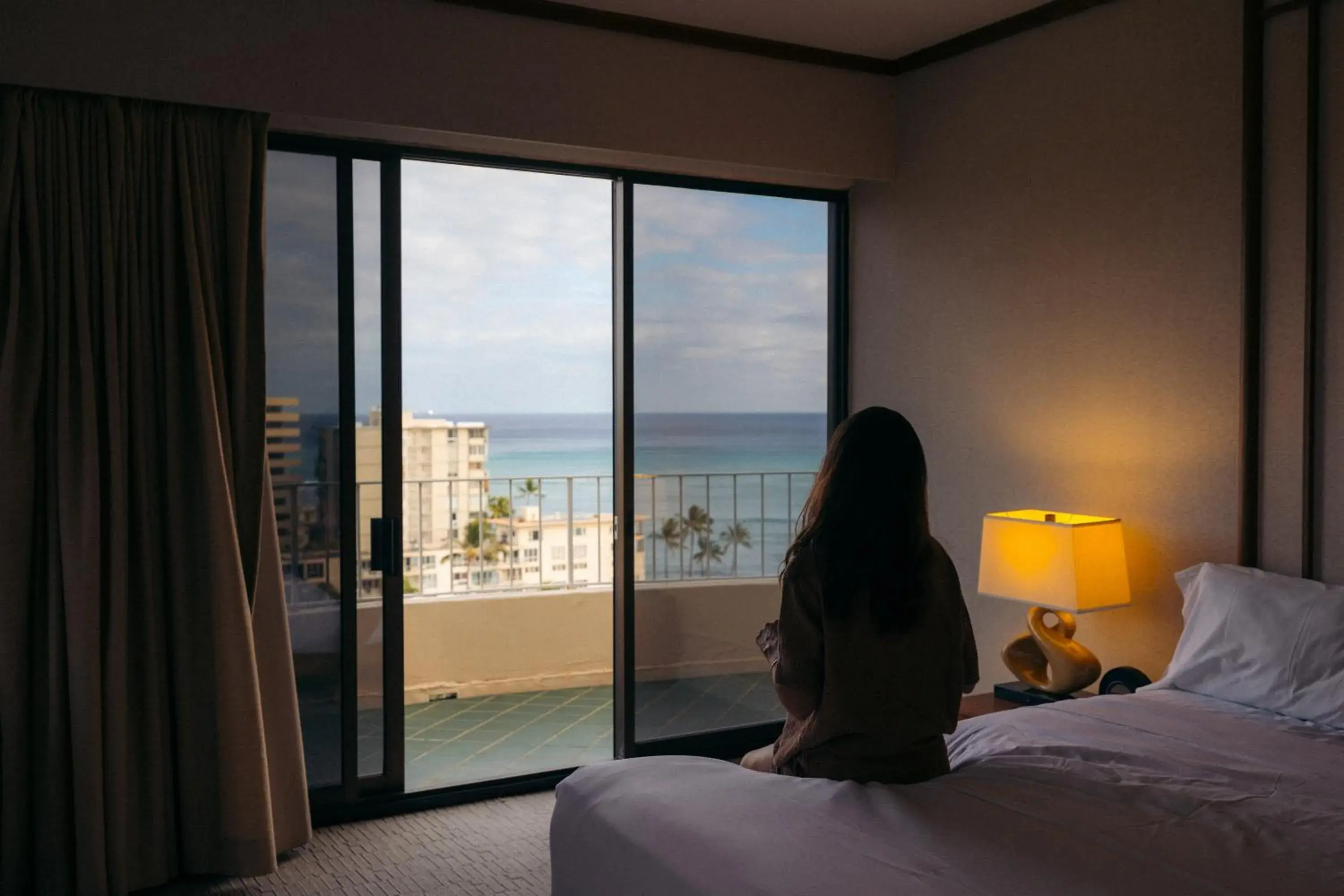 People, Bed in Lotus Honolulu at Diamond Head People, Bed in Lotus Honolulu at Diamond Head