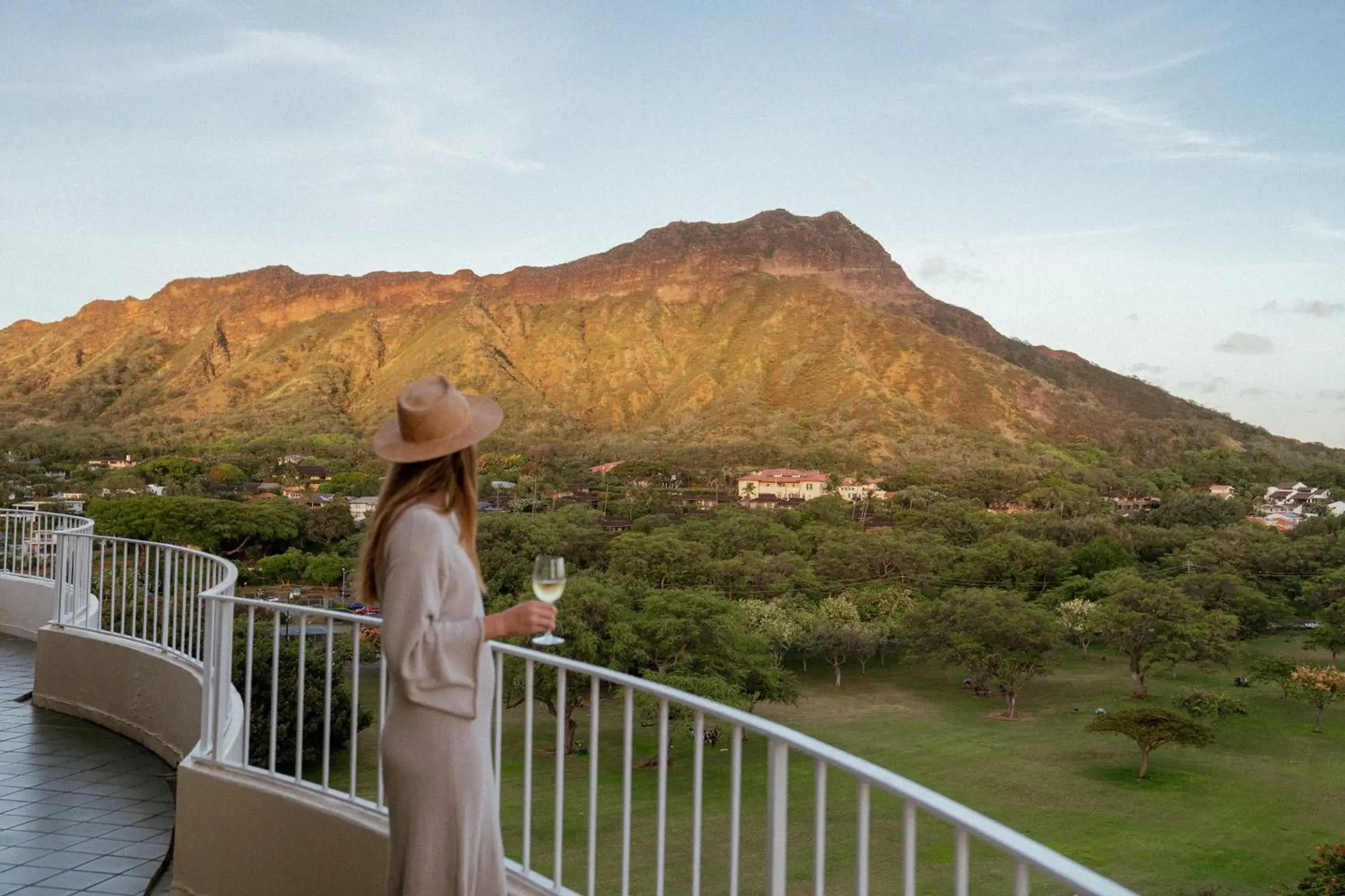 Property building in Lotus Honolulu at Diamond Head Property building in Lotus Honolulu at Diamond Head