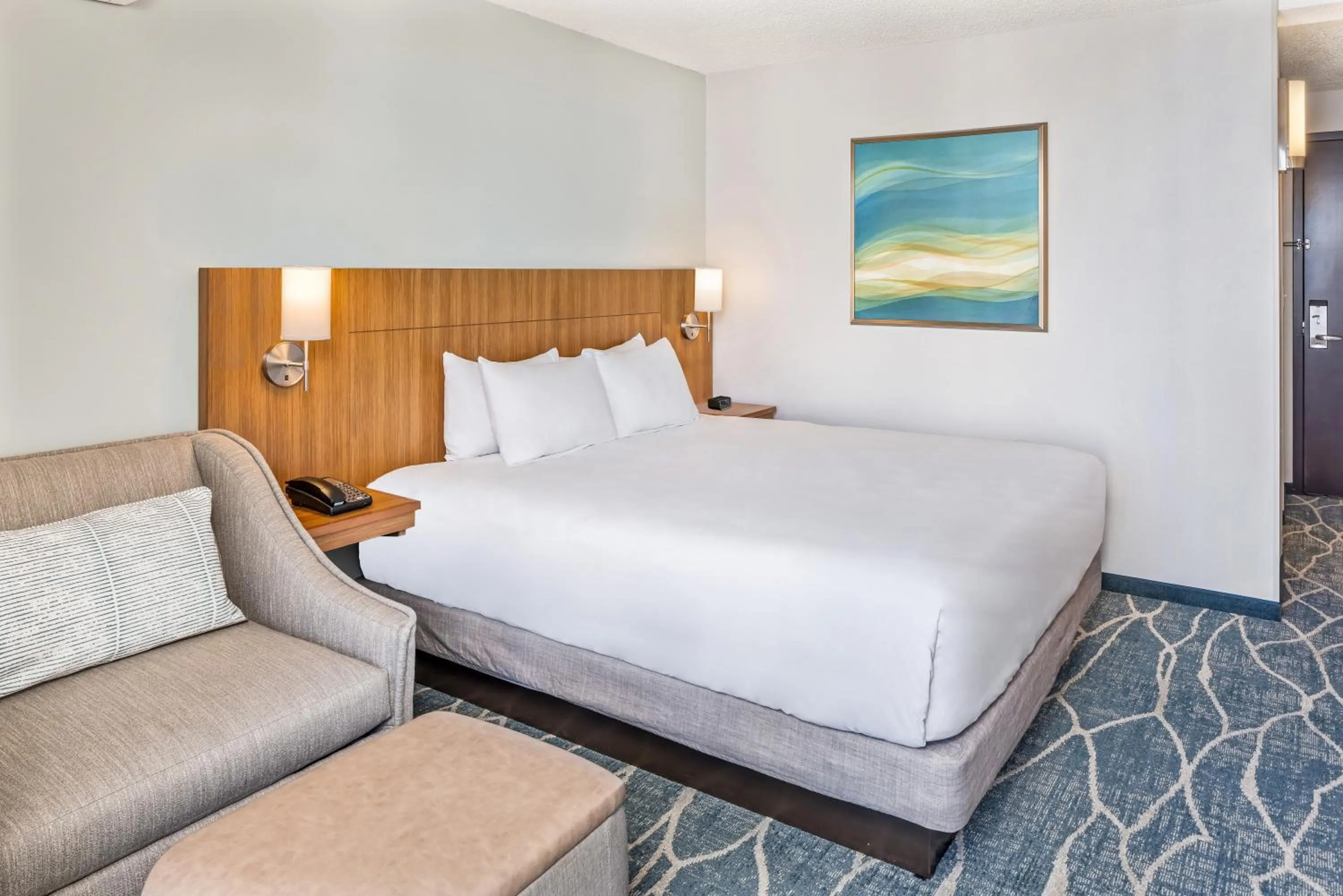 Bedroom, Bed in Hyatt Place Waikiki Beach