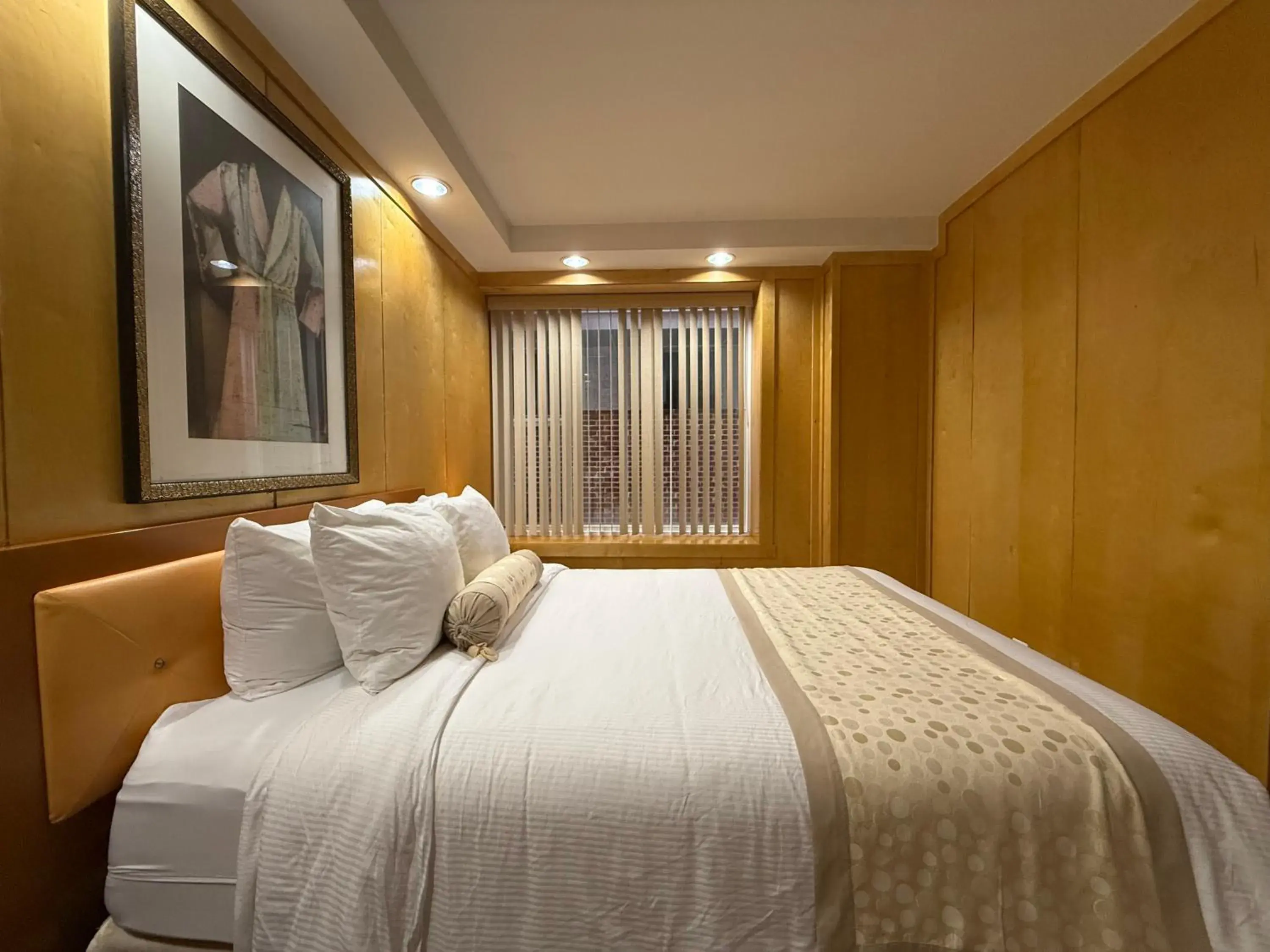 Bed in The Eldon Luxury Suites Bed in The Eldon Luxury Suites