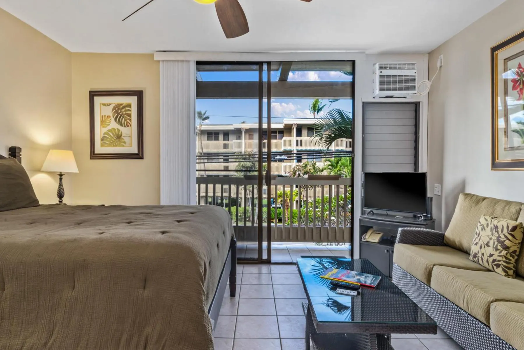 Property building, Bed in Castle Kona Bali Kai