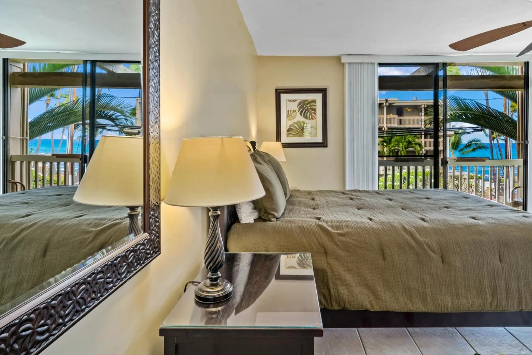 Property building, Bed in Castle Kona Bali Kai