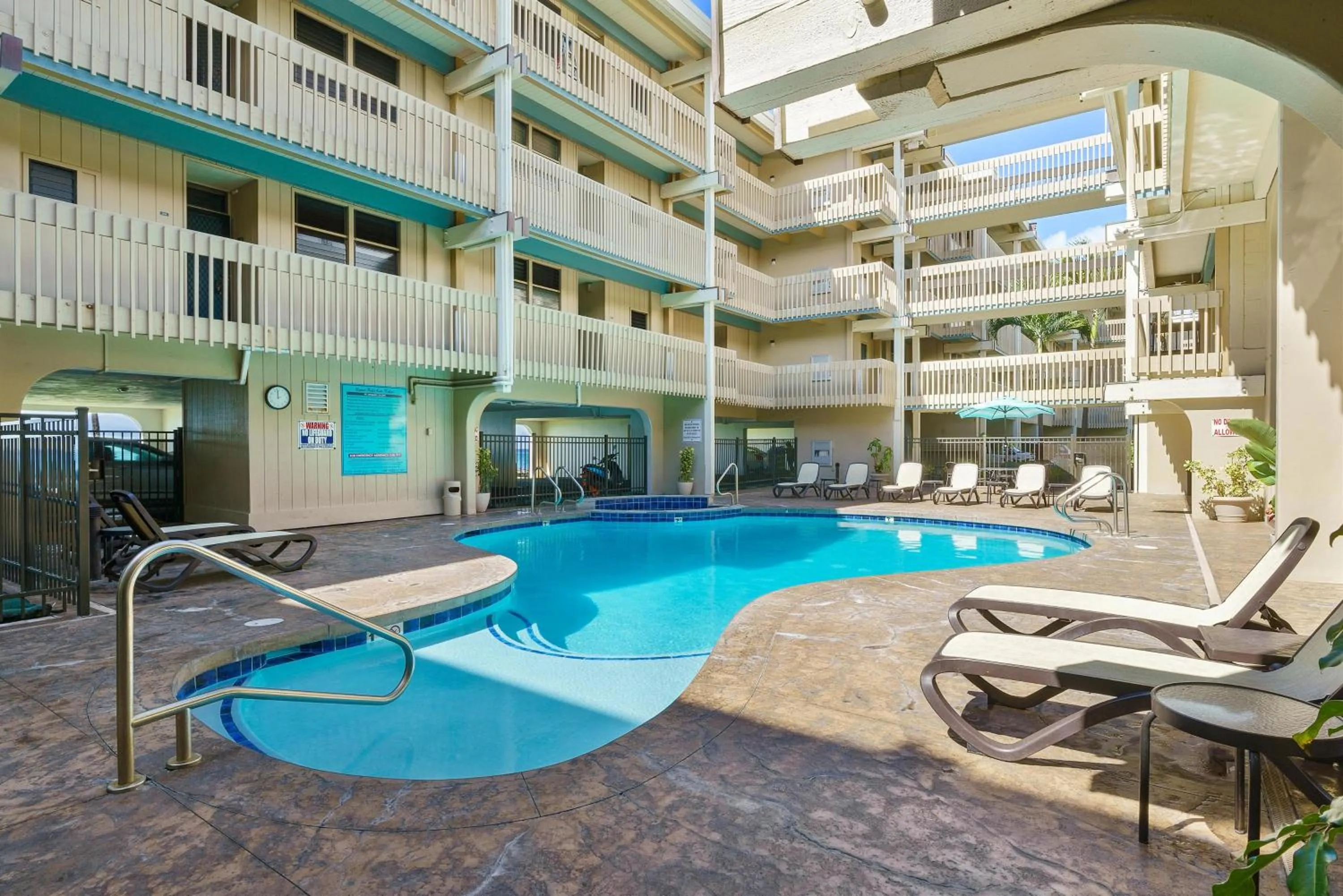 Property building in Castle Kona Bali Kai