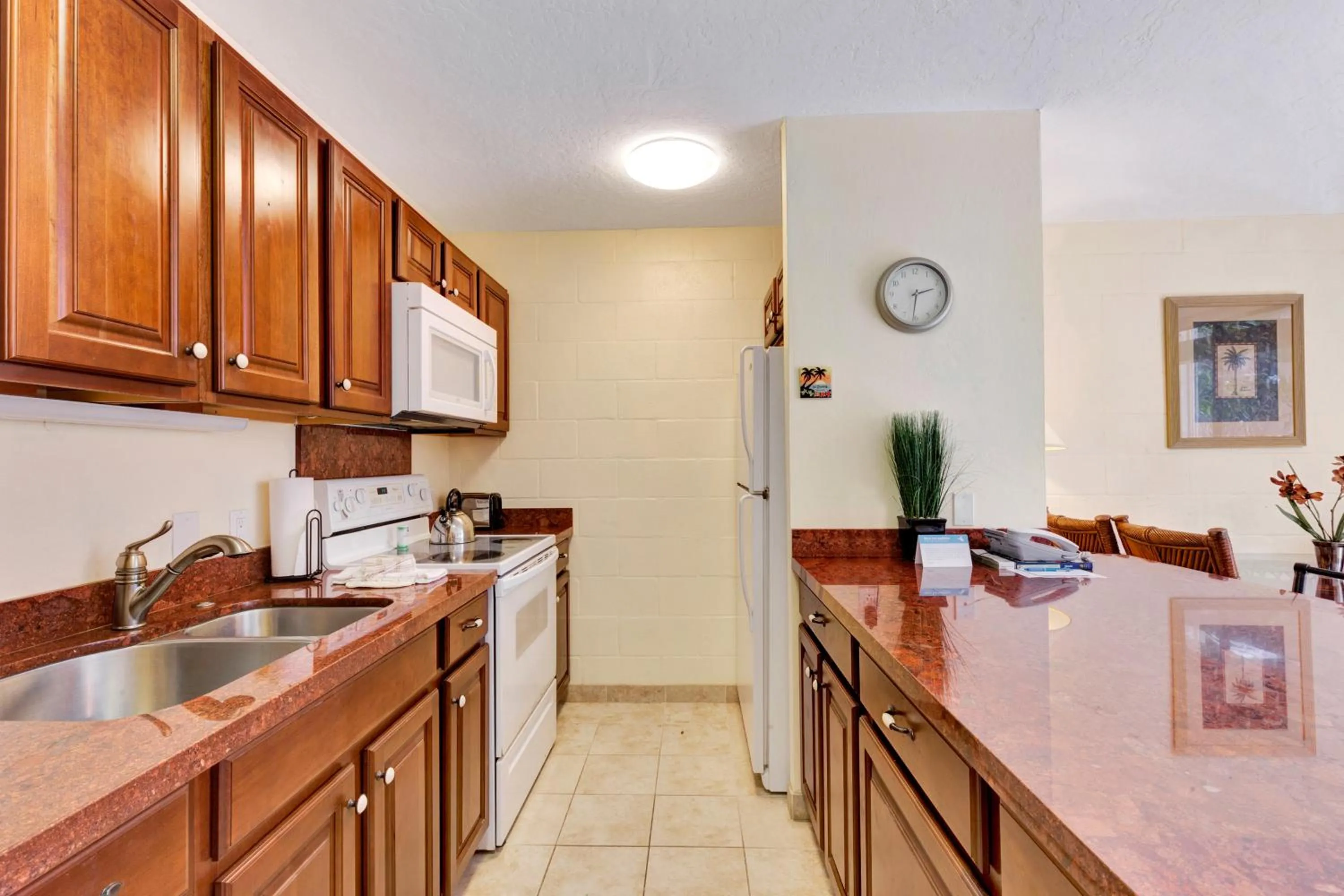 Kitchen or kitchenette in Castle Kona Bali Kai