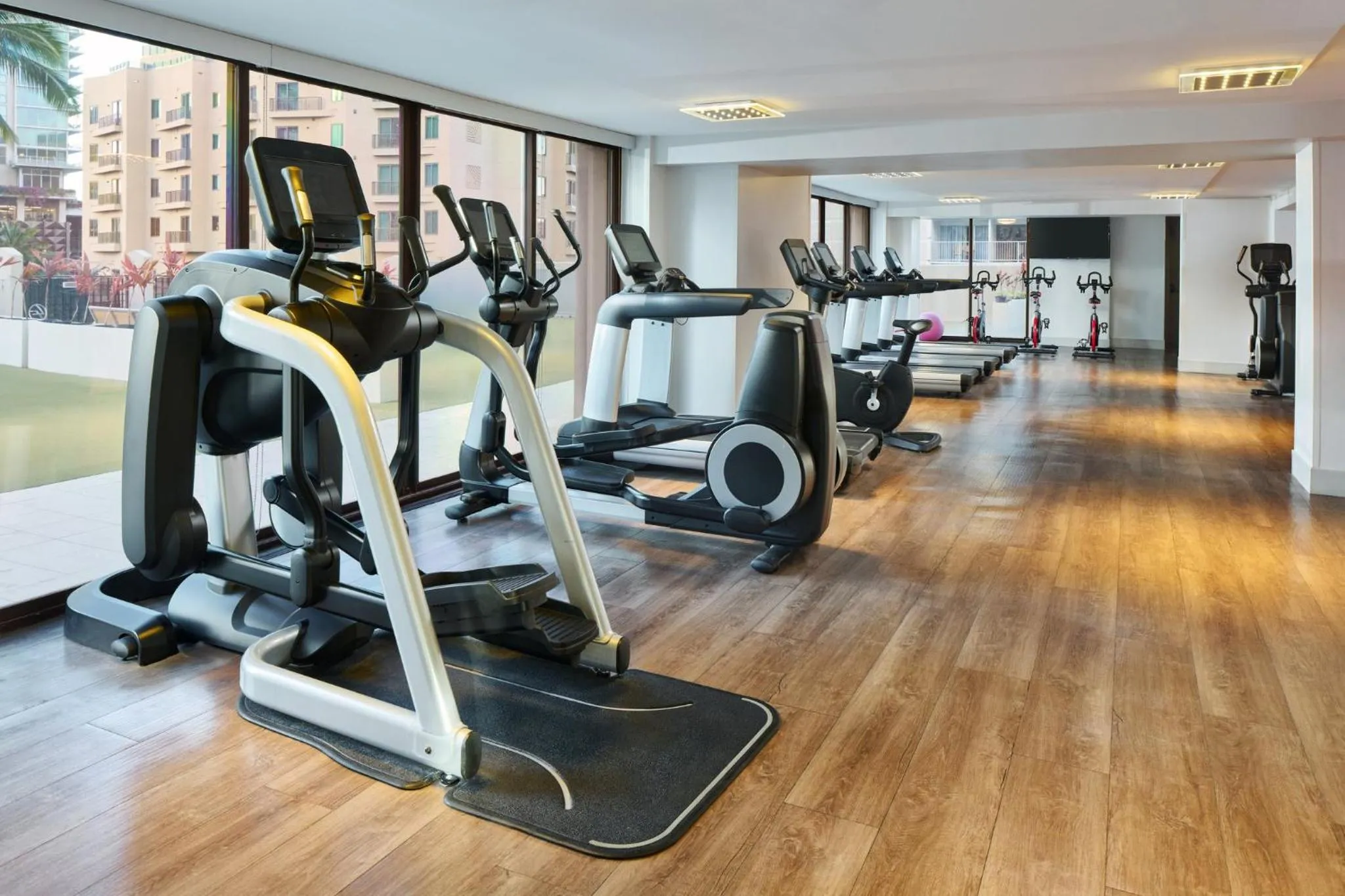 Fitness centre/facilities in Holiday Inn Express Waikiki by IHG