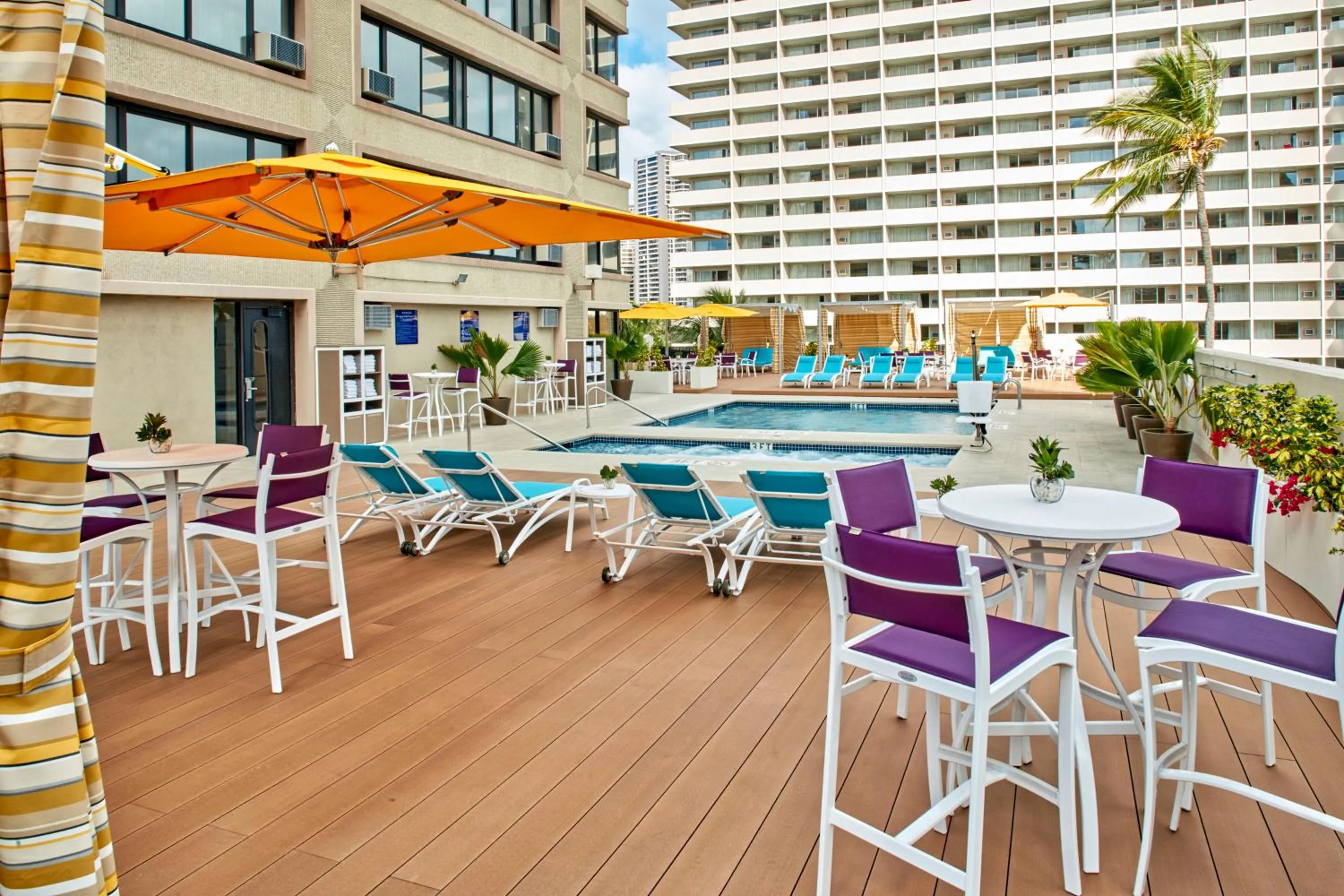 Swimming pool in Holiday Inn Express Waikiki by IHG