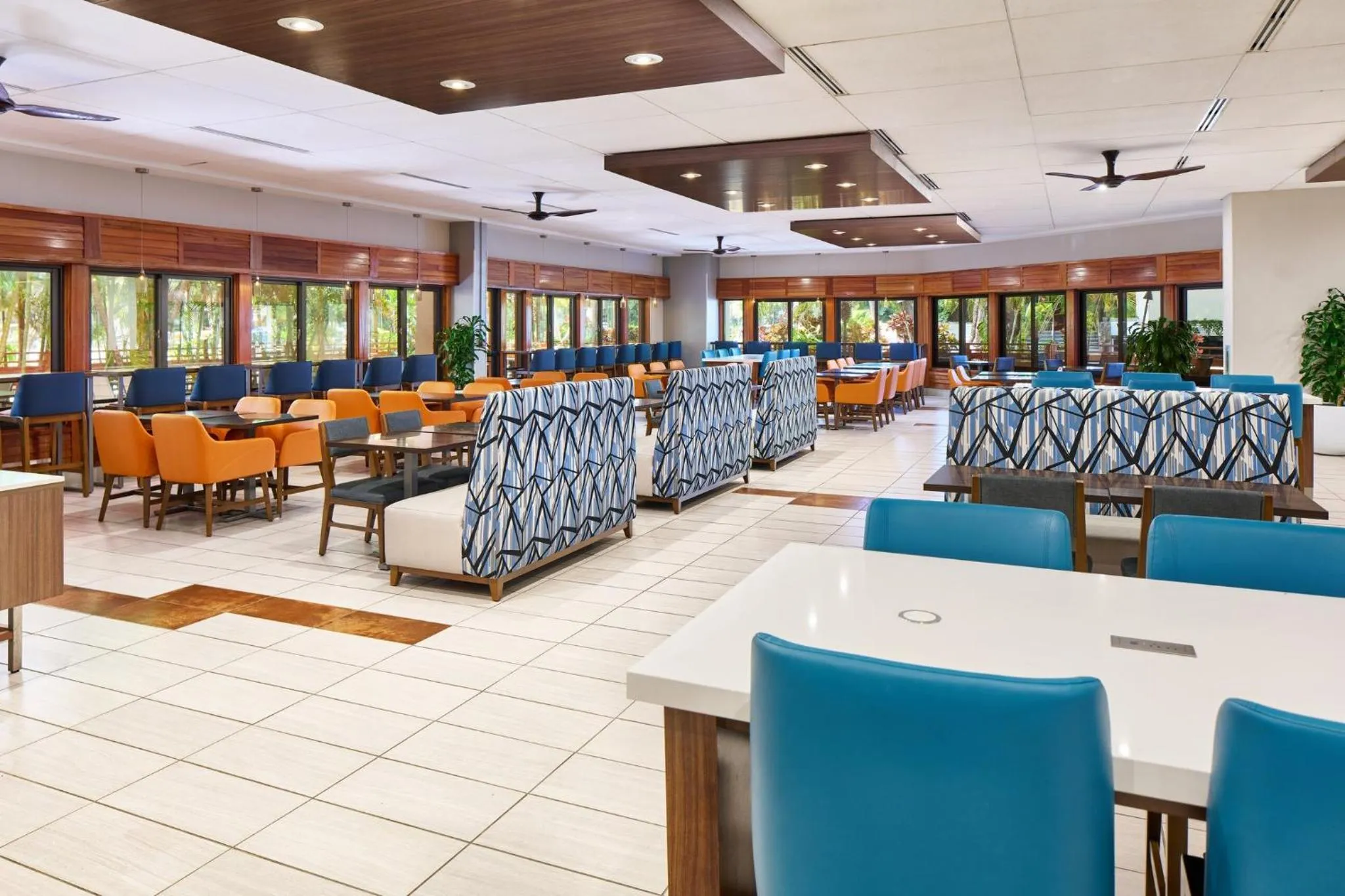 Restaurant/places to eat in Holiday Inn Express Waikiki by IHG