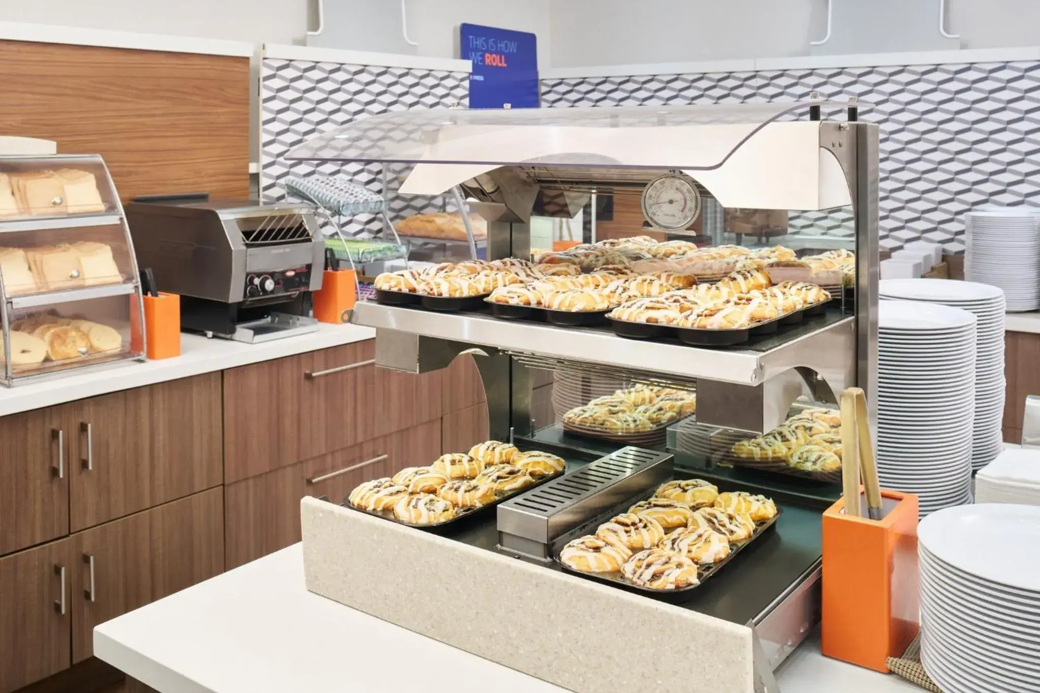 Restaurant/places to eat in Holiday Inn Express Waikiki by IHG Restaurant/places to eat in Holiday Inn Express Waikiki by IHG