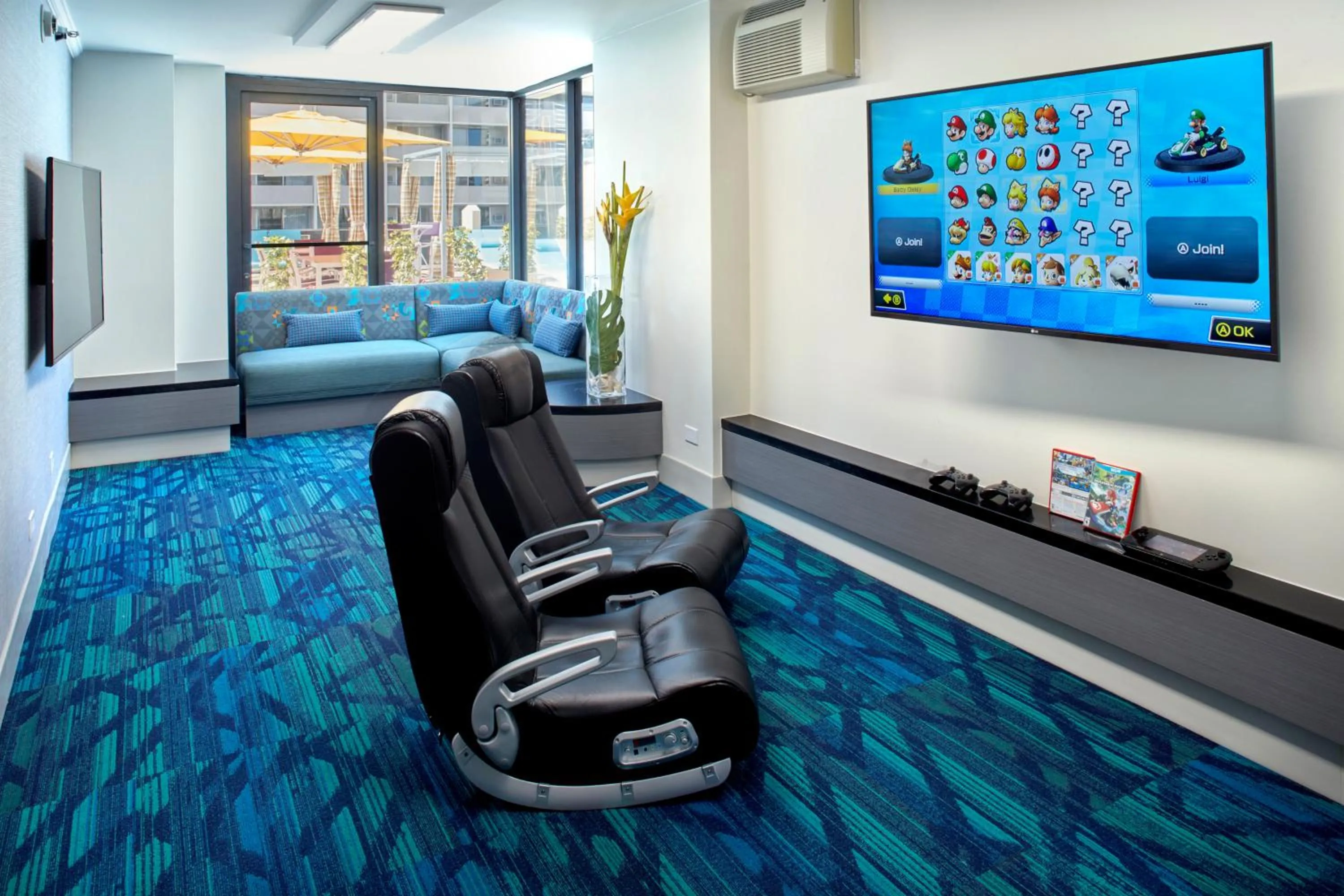 Lobby or reception in Holiday Inn Express Waikiki by IHG