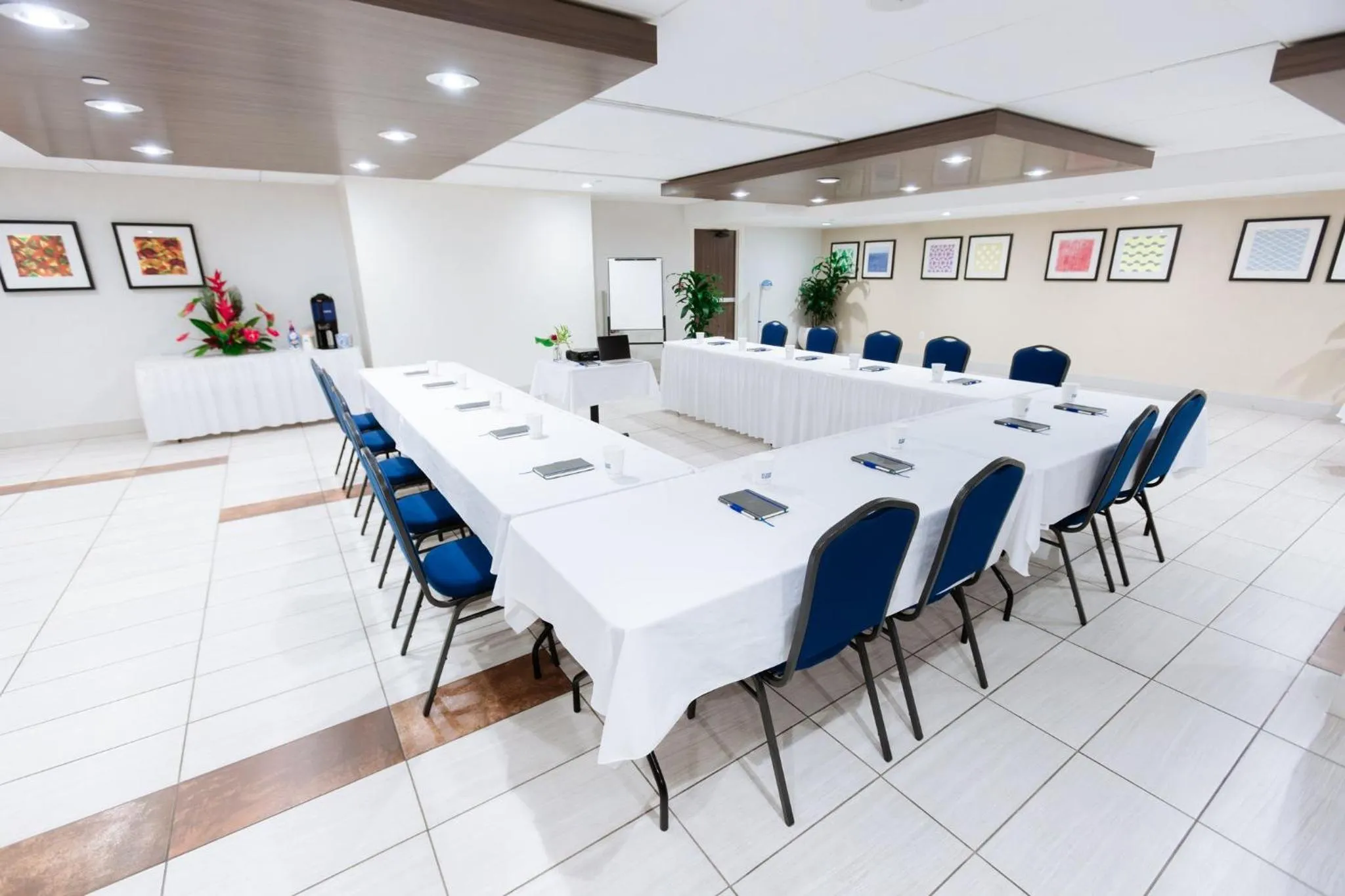 Meeting/conference room in Holiday Inn Express Waikiki by IHG