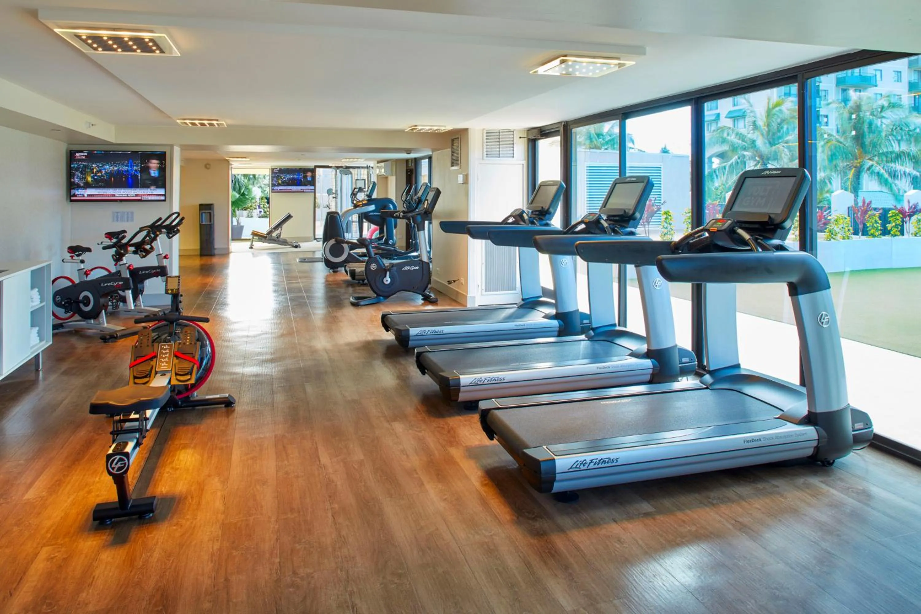 Fitness centre/facilities in Holiday Inn Express Waikiki by IHG