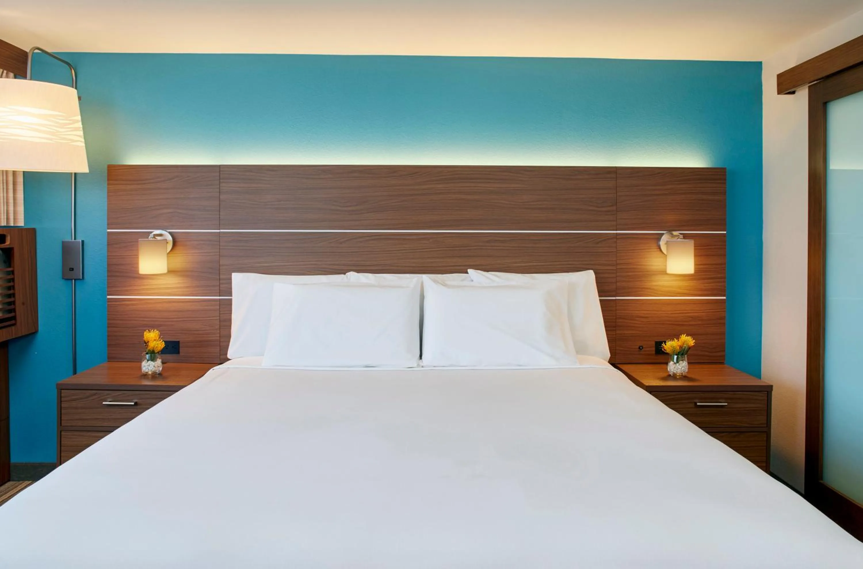 Bedroom, Bed in Holiday Inn Express Waikiki by IHG