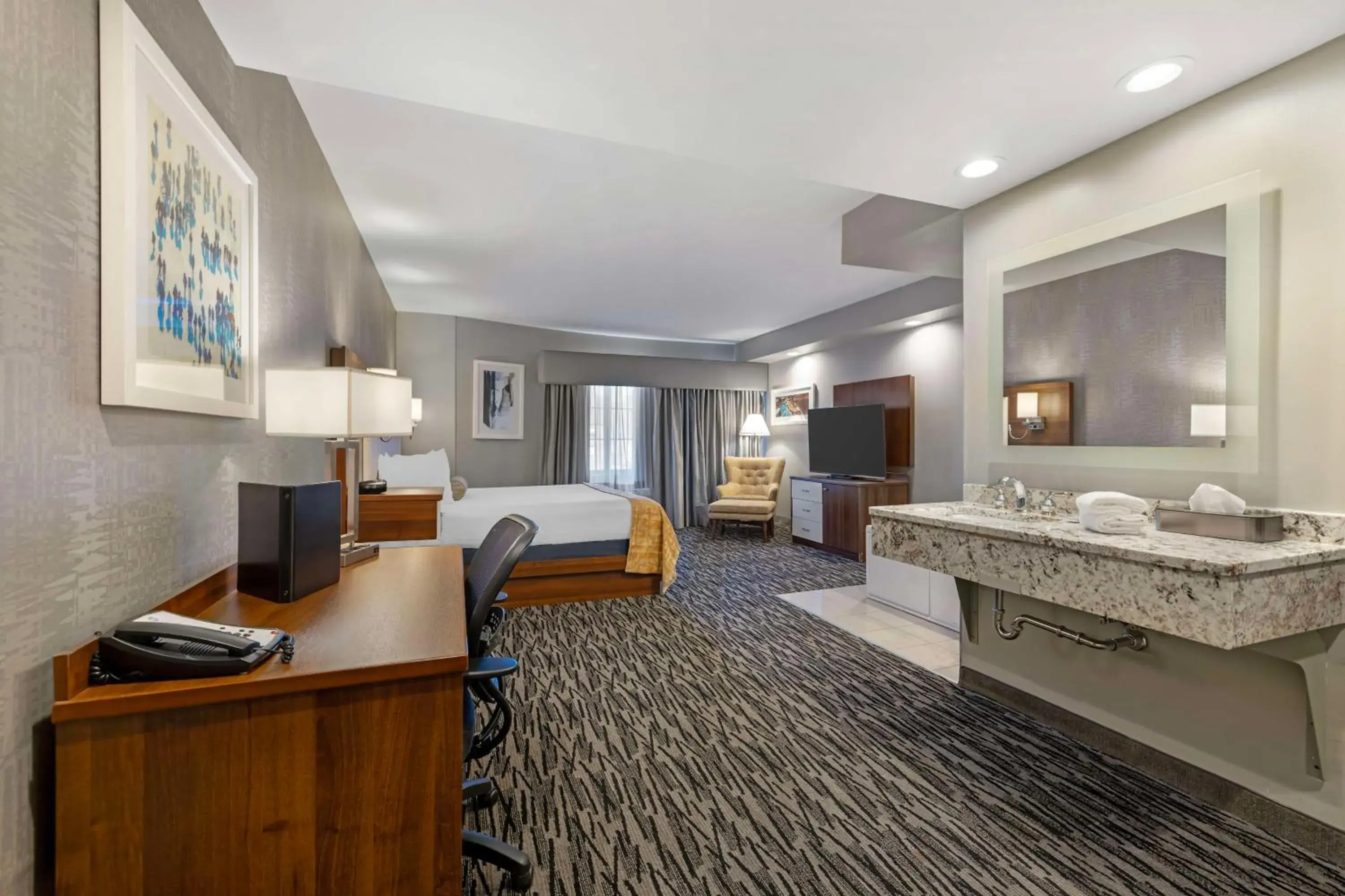 King Suite with Spa Bath - Non-Smoking in Best Western On The Avenue King Suite with Spa Bath - Non-Smoking in Best Western On The Avenue