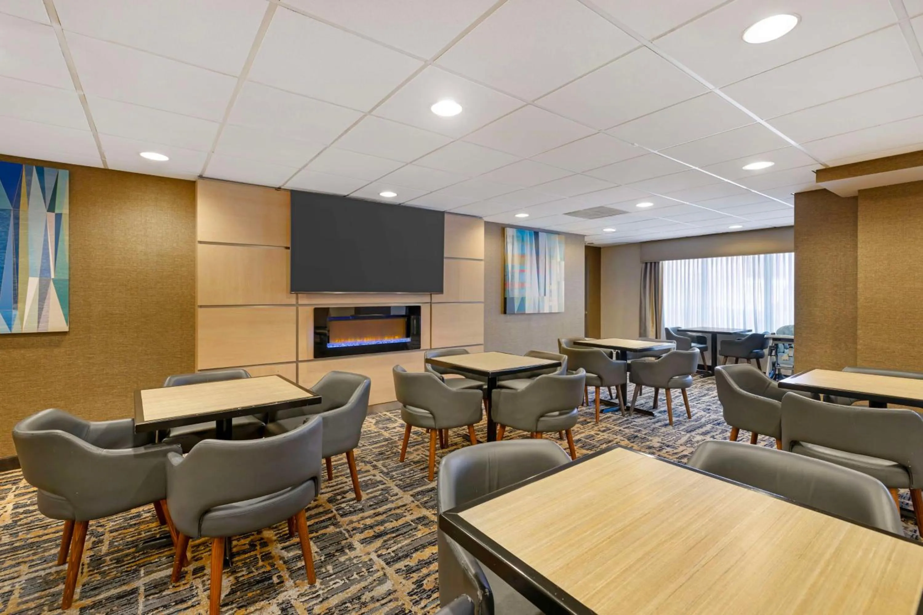 Restaurant/places to eat in Best Western On The Avenue