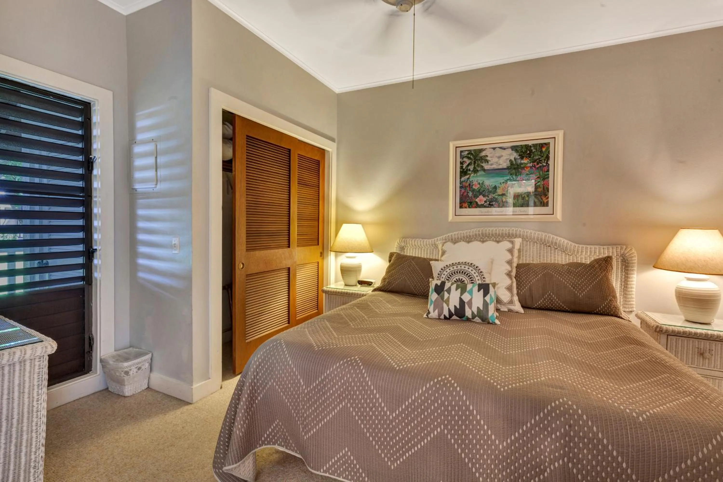 Bedroom, Bed in Kiahuna Plantation and Beach Bungalows by Castle