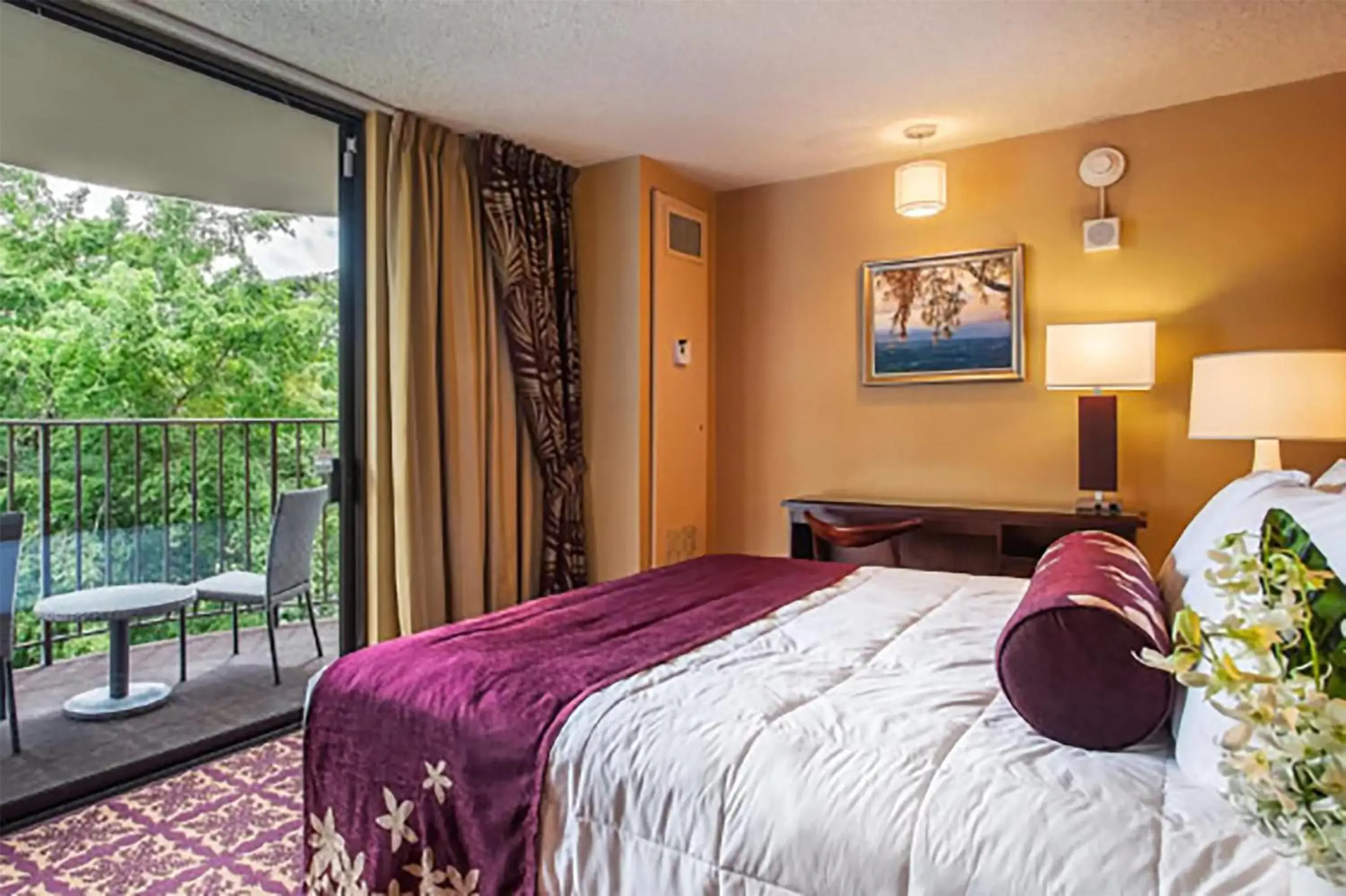 Photo of the whole room, Bed in Hilo Hawaiian Hotel, Trademark Collection by Wyndham Photo of the whole room, Bed in Hilo Hawaiian Hotel, Trademark Collection by Wyndham