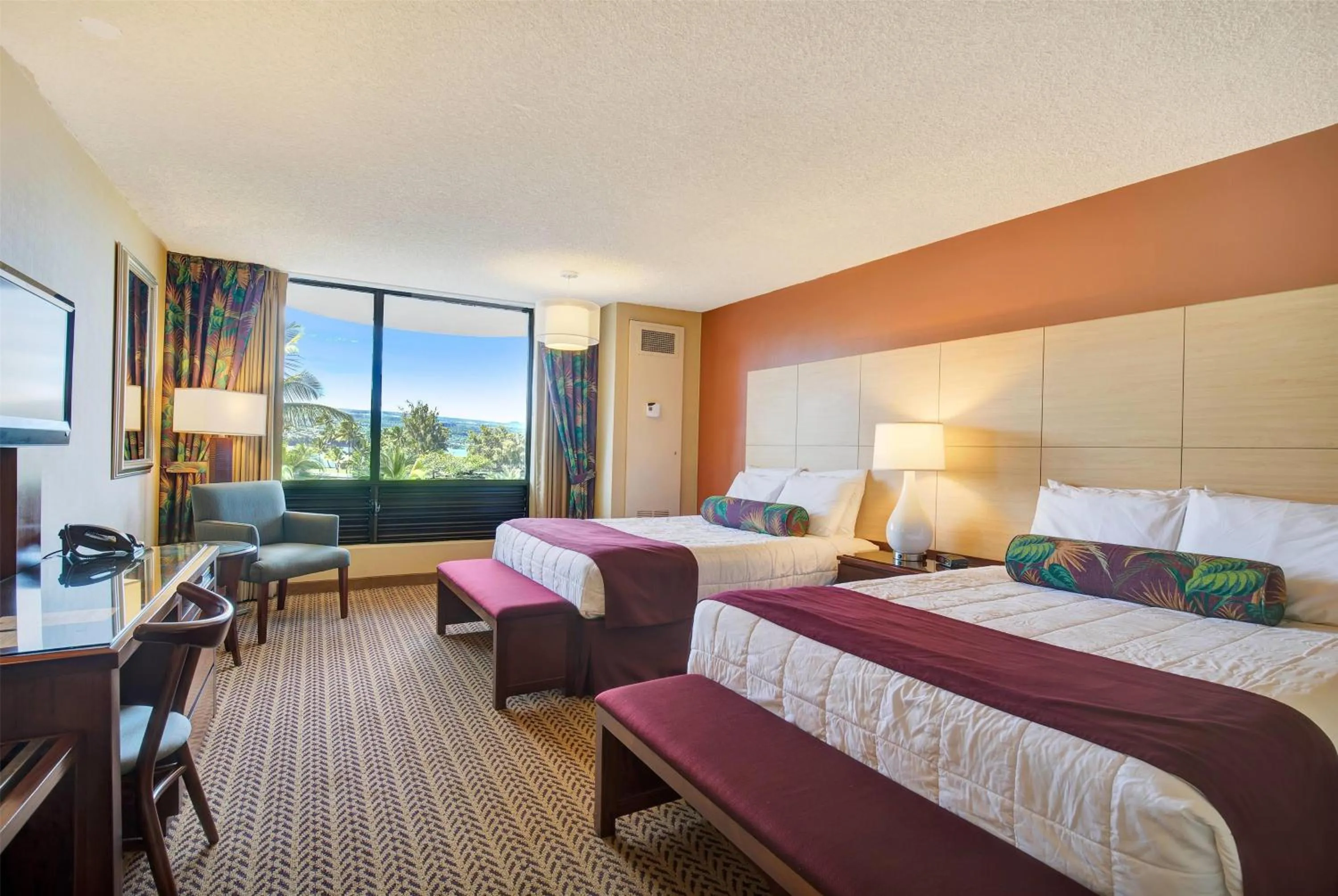 Photo of the whole room, Bed in Hilo Hawaiian Hotel, Trademark Collection by Wyndham