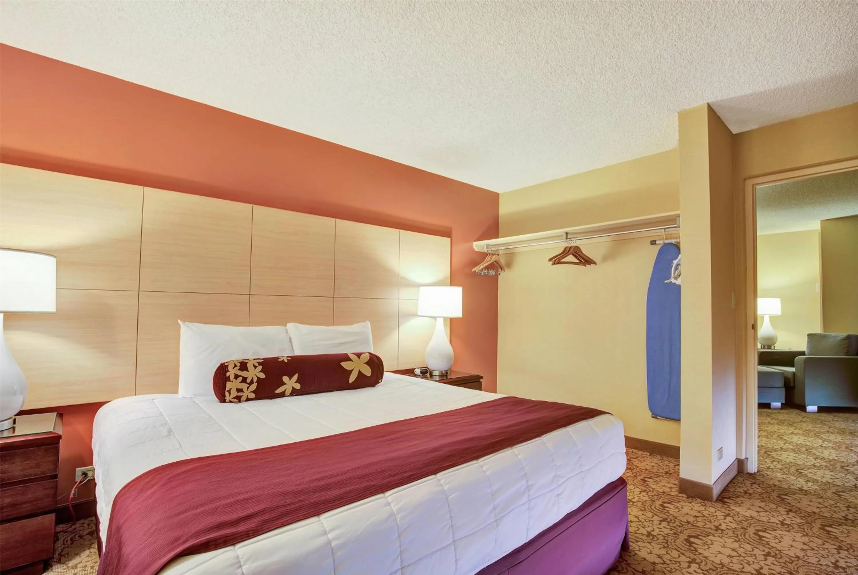 Photo of the whole room, Bed in Hilo Hawaiian Hotel, Trademark Collection by Wyndham