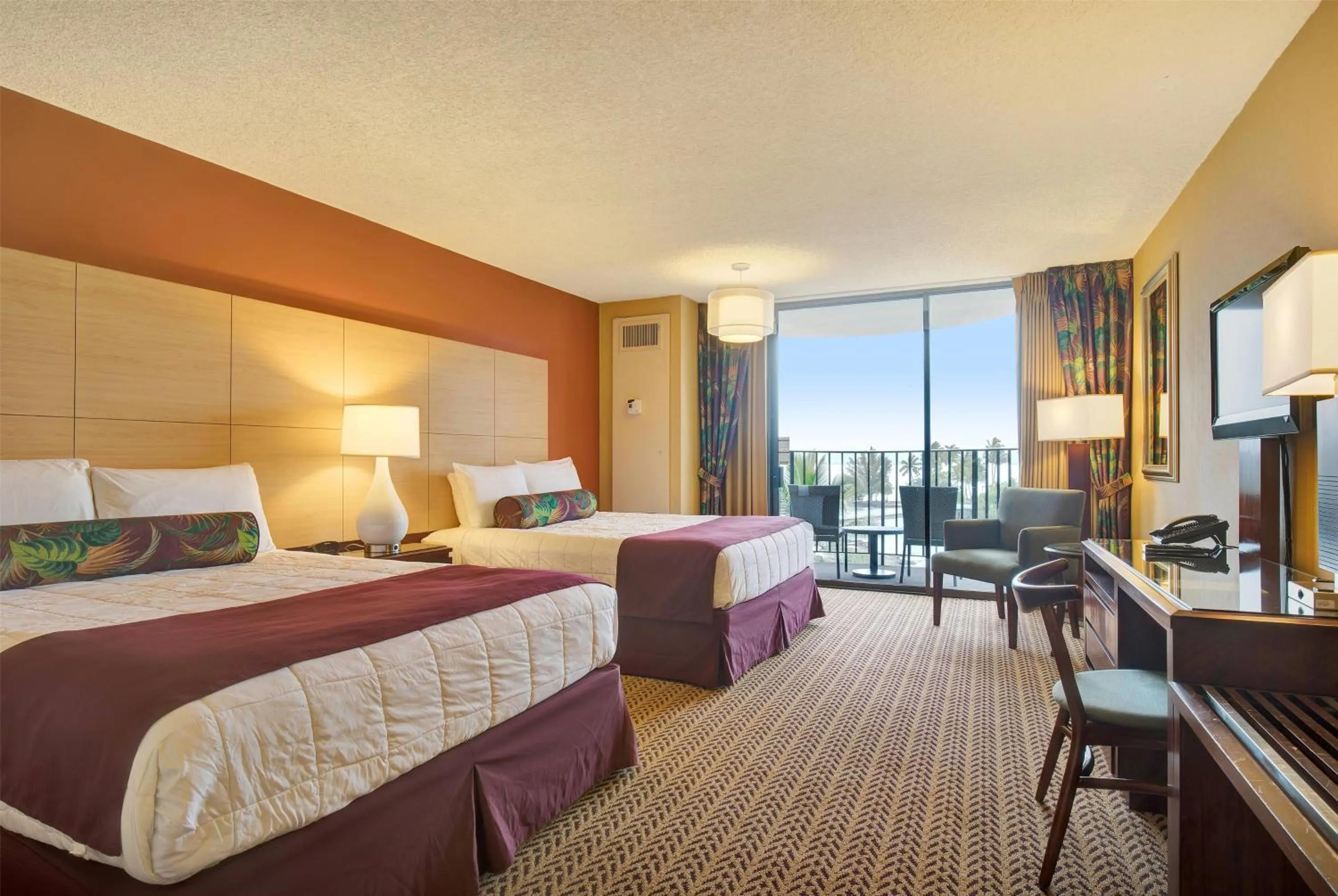 Photo of the whole room, Bed in Hilo Hawaiian Hotel, Trademark Collection by Wyndham