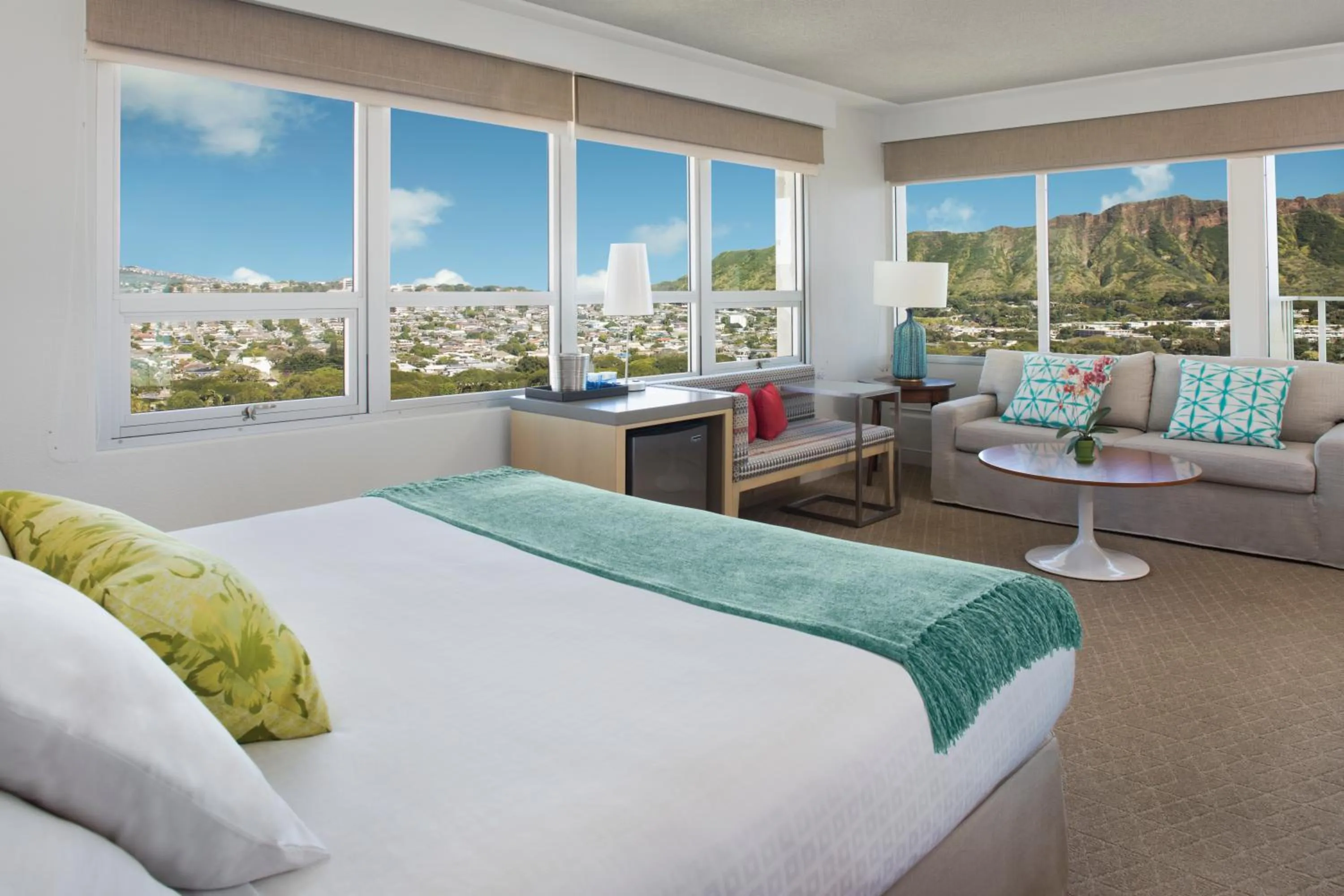 Bed in Queen Kapiolani Hotel