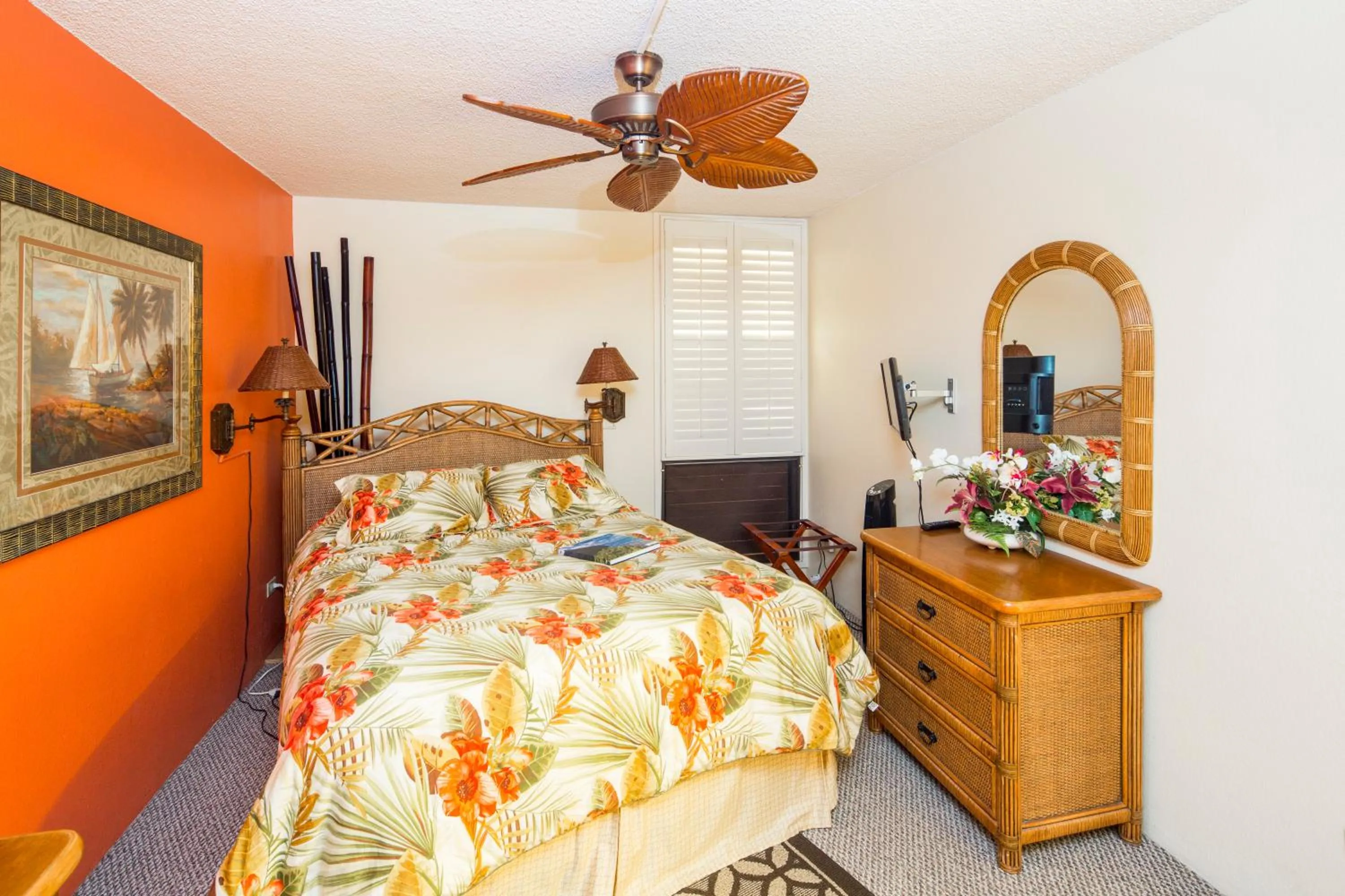 Bedroom, Bed in Castle Kama'ole Sands