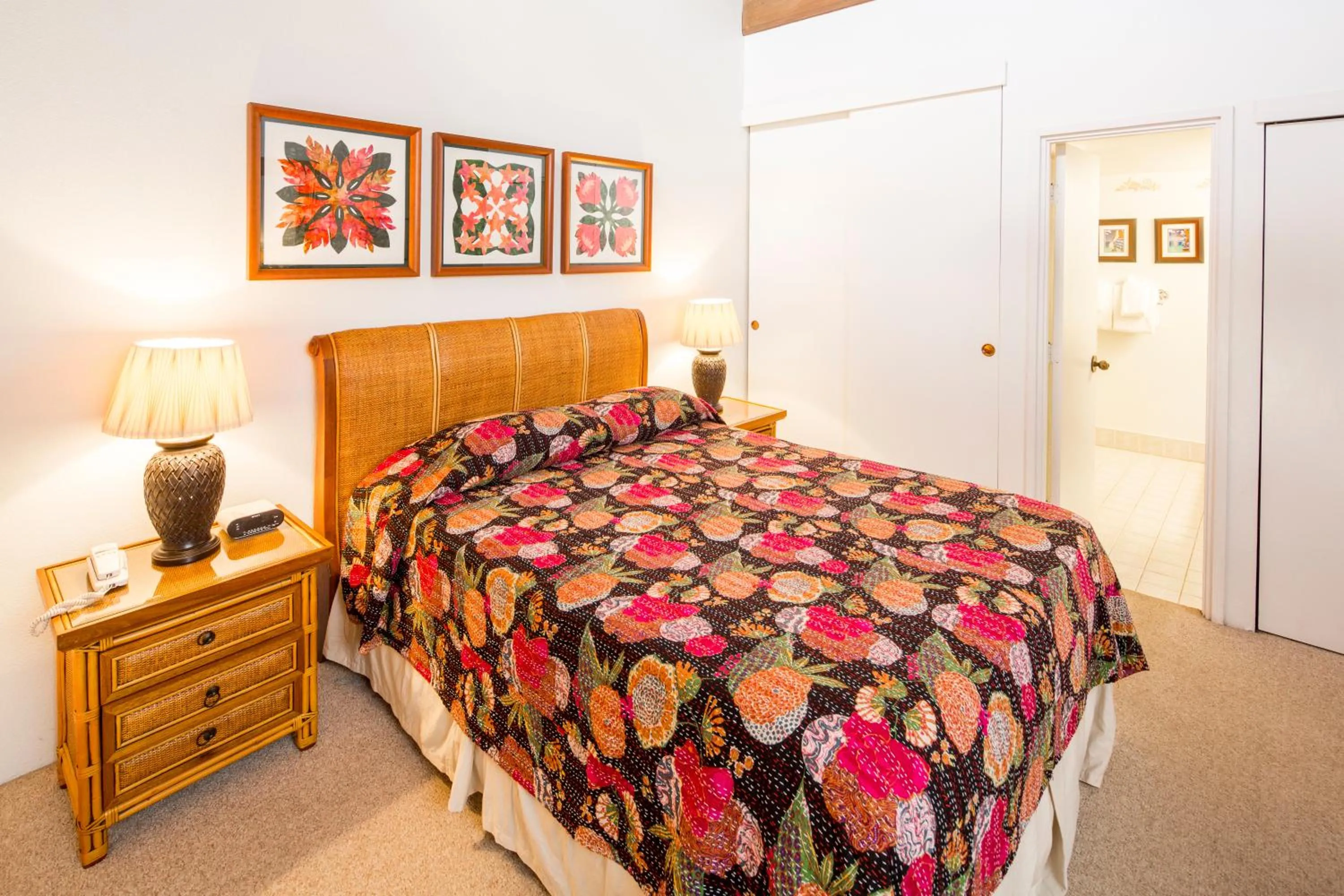 Bedroom, Bed in Castle Kama'ole Sands