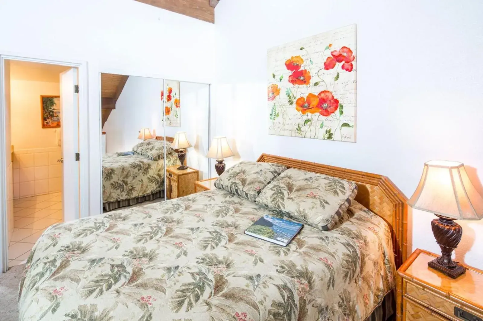 Bedroom, Bed in Castle Kama'ole Sands Bedroom, Bed in Castle Kama'ole Sands