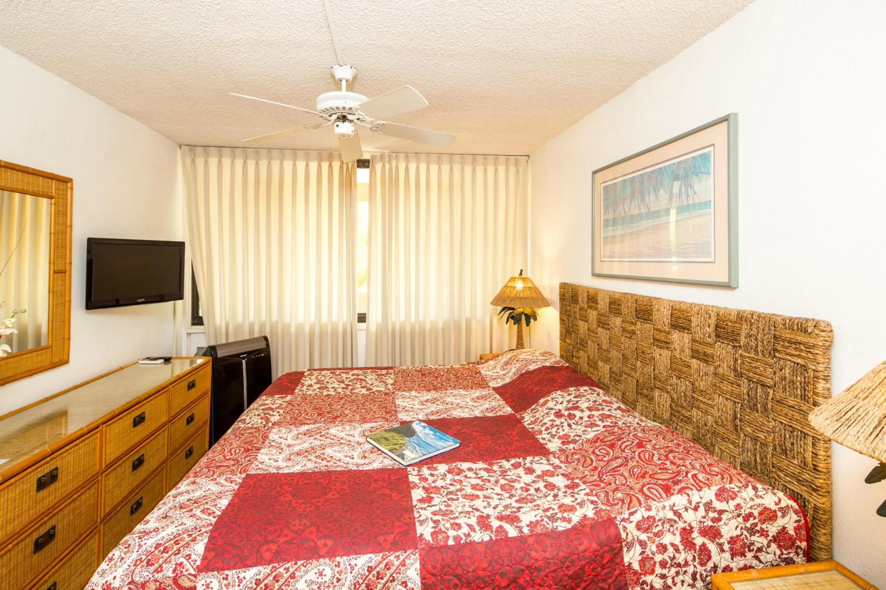 Bedroom, Bed in Castle Kama'ole Sands
