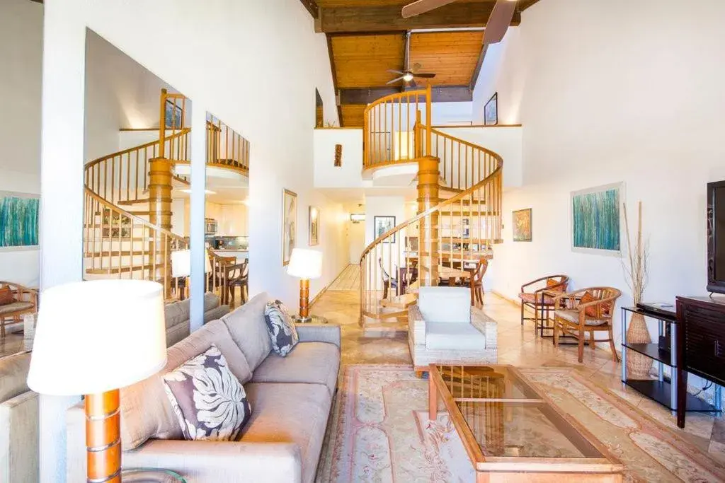 Living room, Bed in Castle Kama'ole Sands Living room, Bed in Castle Kama'ole Sands