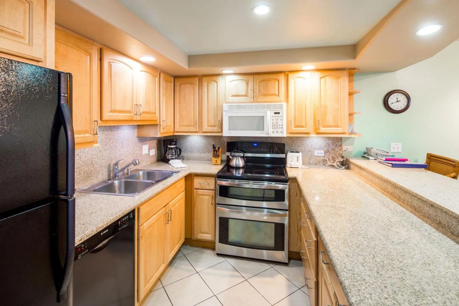 kitchen in Castle Kama'ole Sands